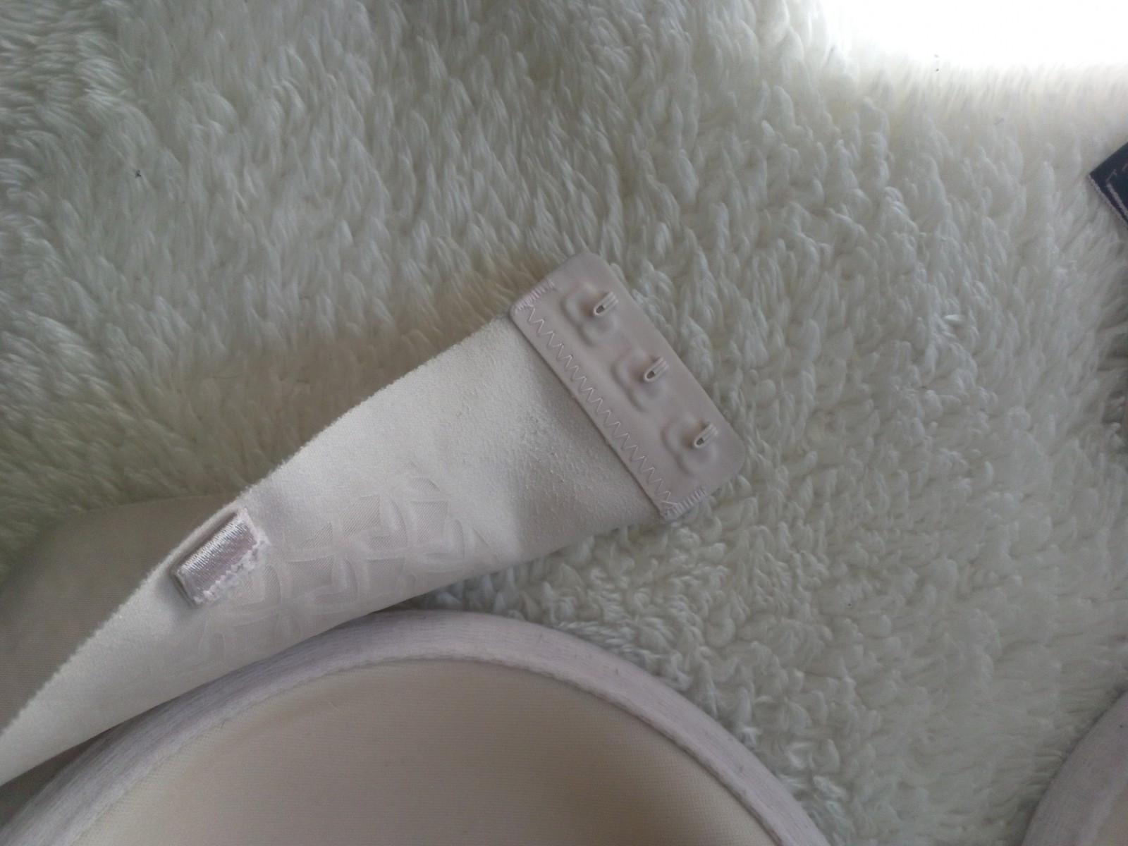 Victoria’s Secret Multi-Way Bra Beige/ Nude Underwire, Missing Removable Straps