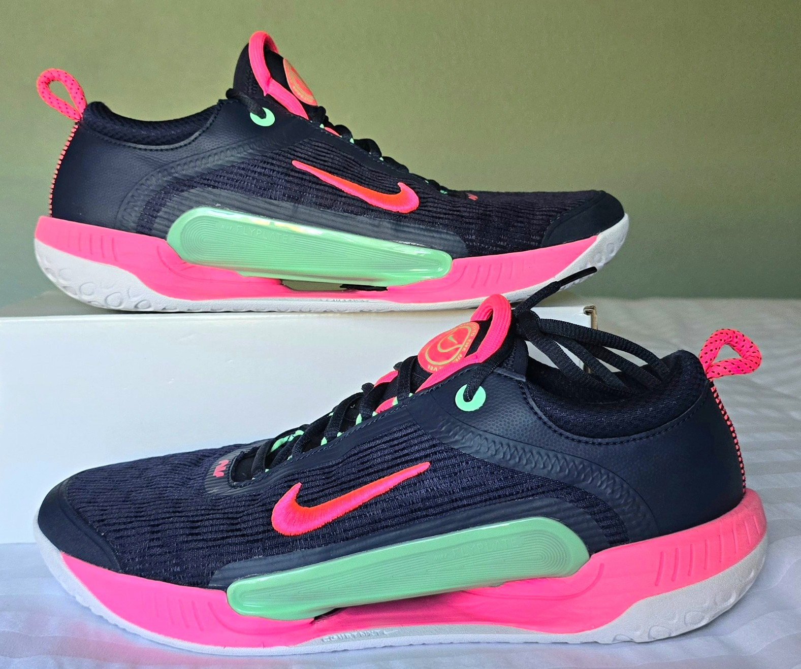 Nike Court Zoom Men’s Low Top Lace-Up Athletic Sneakers Black Pink Green