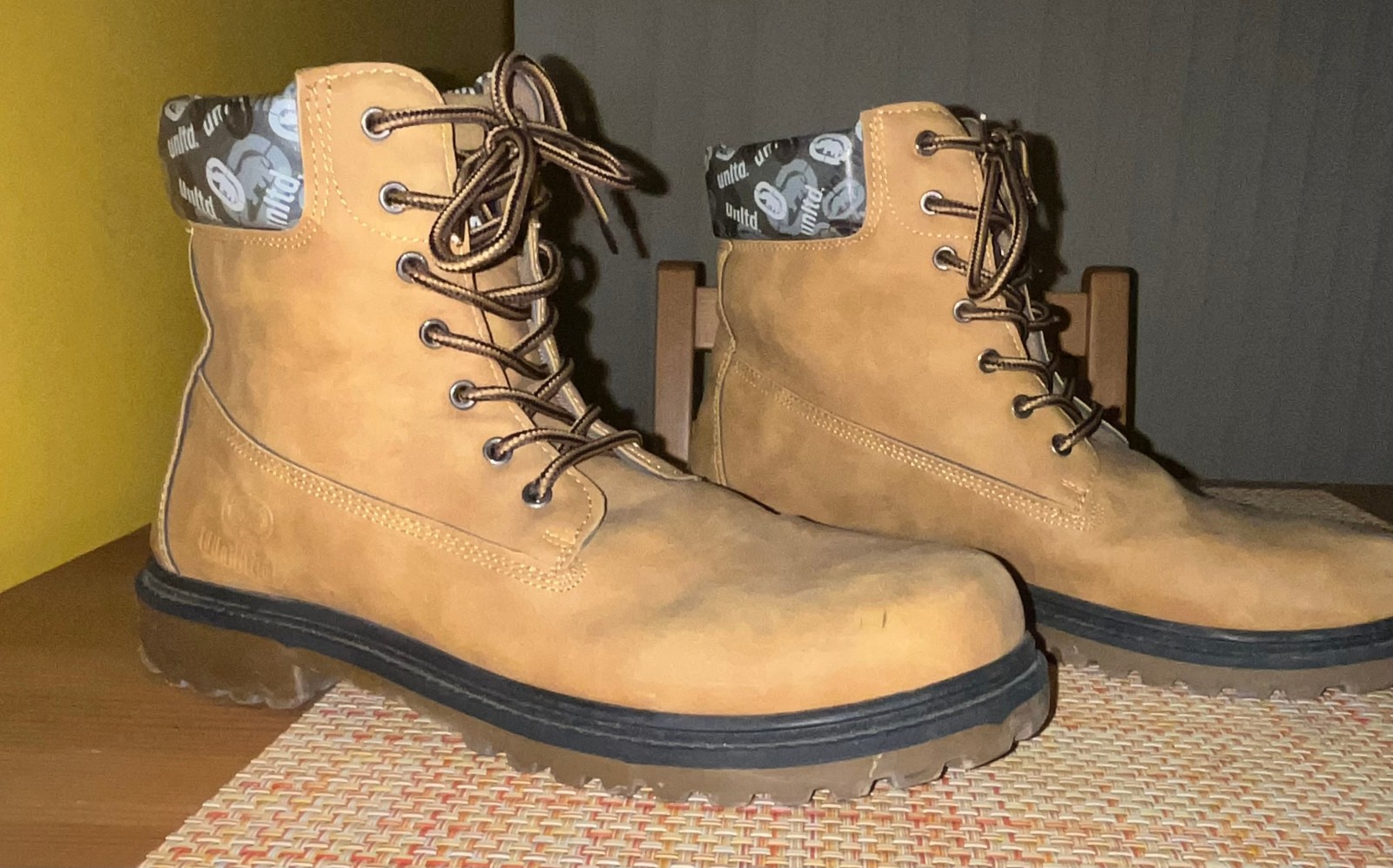 Ecko UNLTD Sz 8.5 Men’s Beige Classic Boots Trent -07M