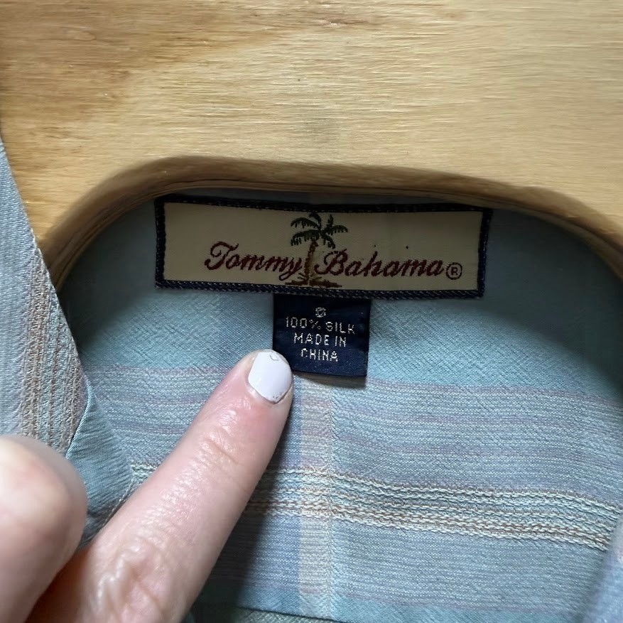 Tommy Bahama Mens S Light Blue Plaid 100% Silk Camp Shirt Pineapple Embroidered