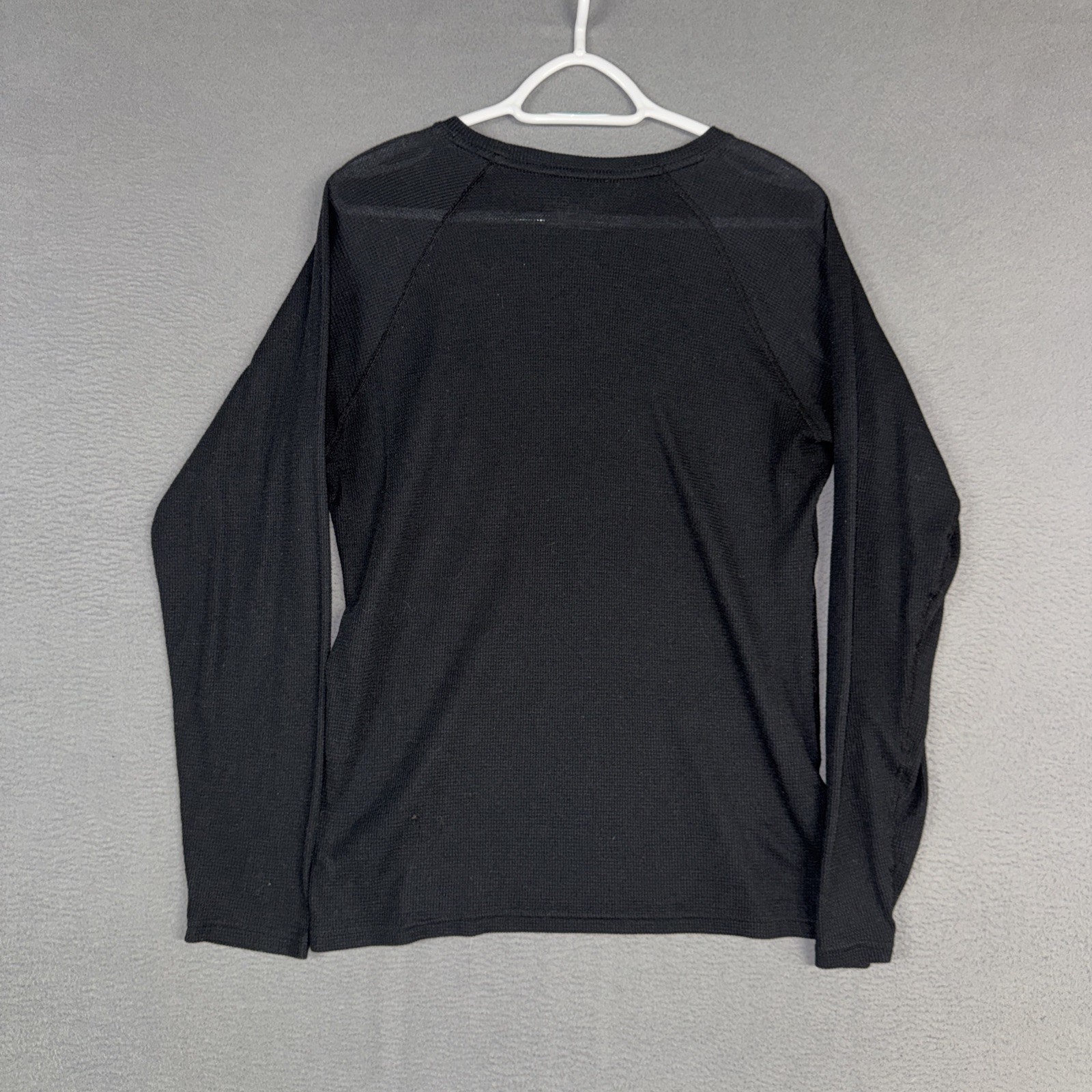 Under Armour Shirt Mens Medium Black Gray Fitted All Season Gear Waffle Knit