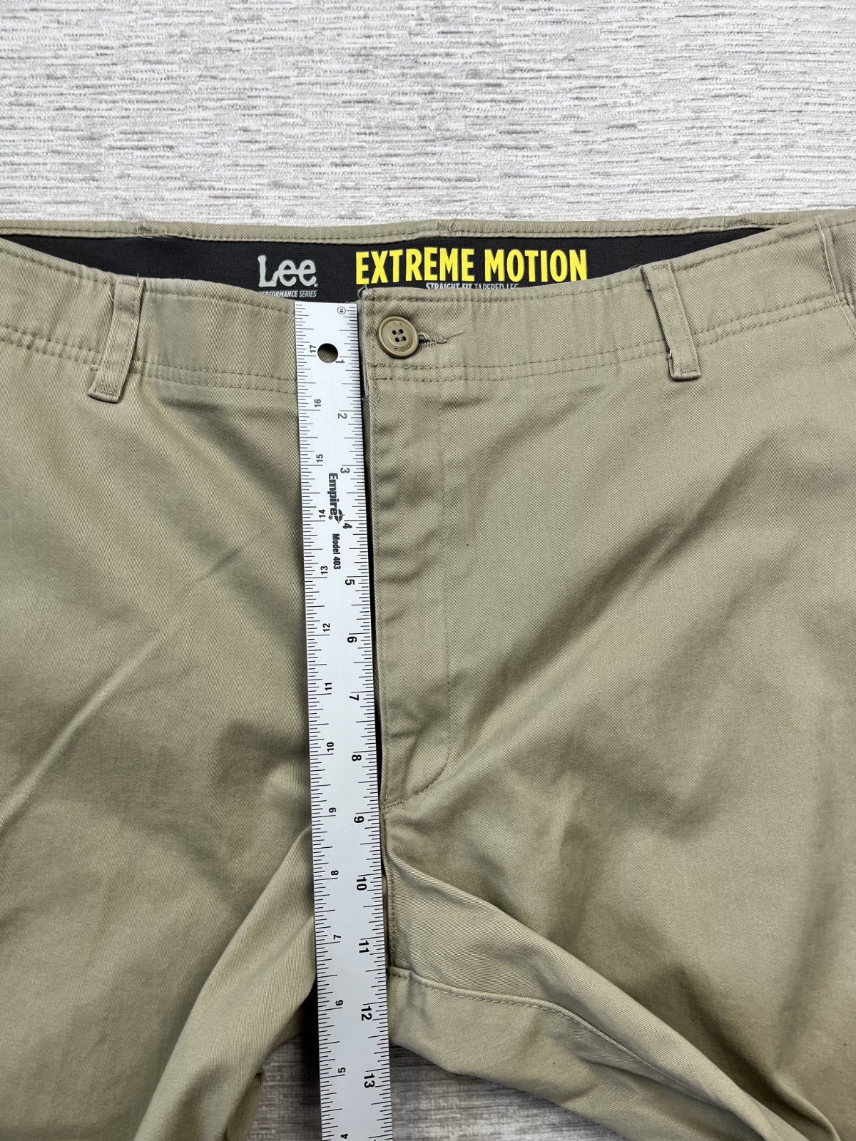 Lee Extreme Motion Men’s Khaki Pants Straight Fit Tapered Leg Size 40×30