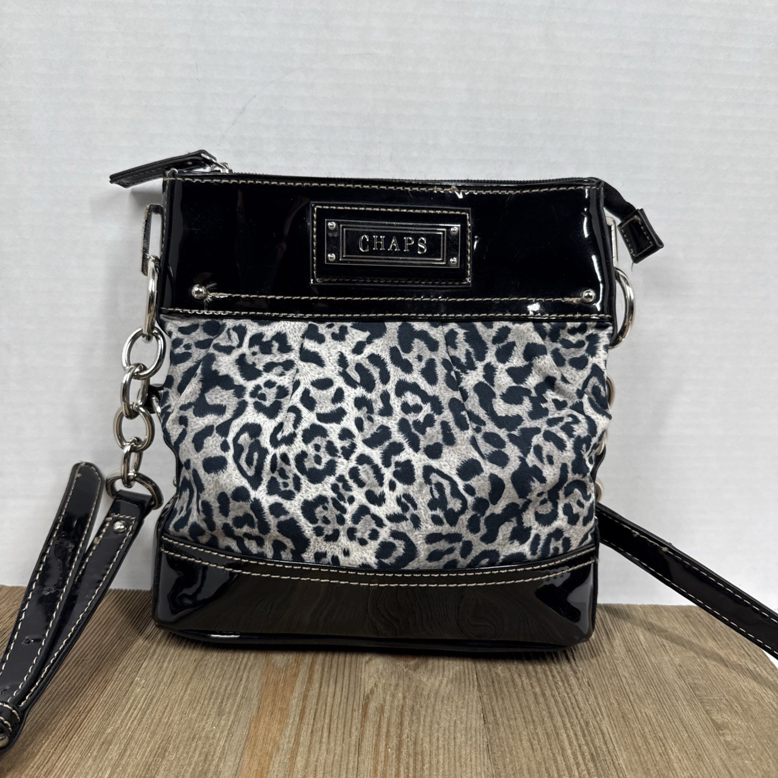 Chaps Salerno Leopard Print Crossbody Bag Vegan Patent Black Strap/Chain, Read.