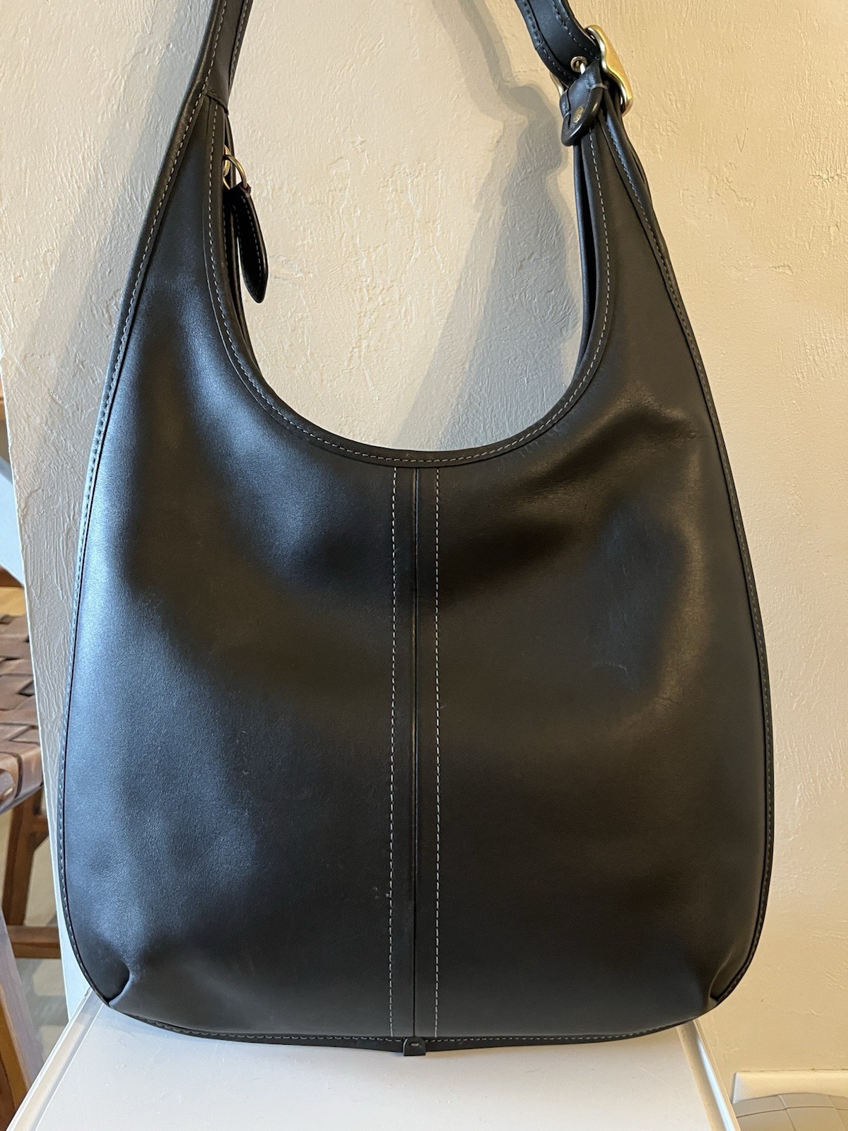 COACH Ergo 33 Black Glovetanned Leather Crescent Shoulder Bag C2265 EUC