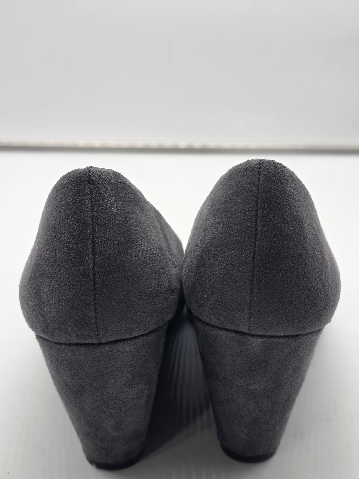 CL By Laundry Shoes Womens Size 9 Gray Nima Suede Wedge Round Toe Pump Heels