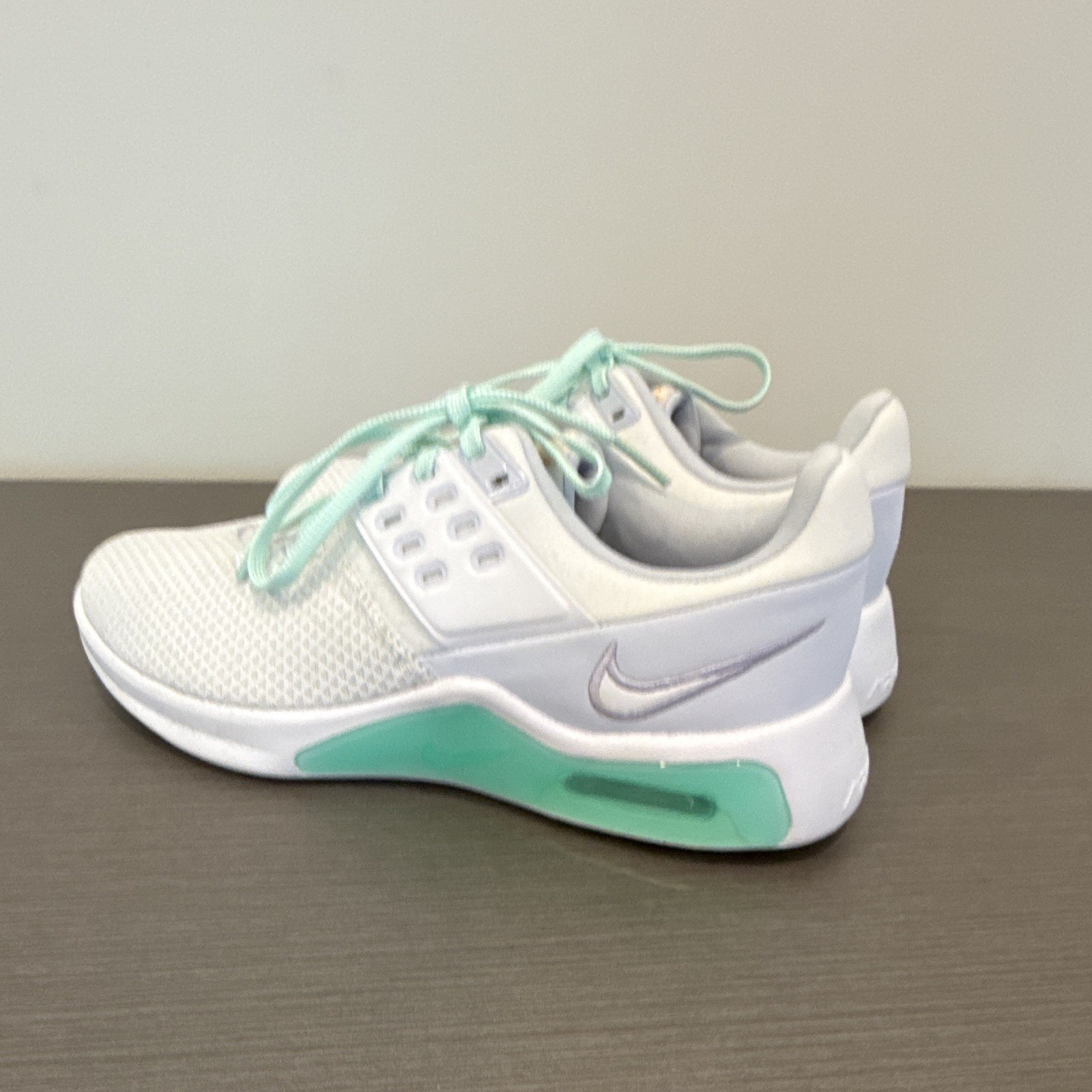 Nike Air Max White/Mint Green Low Top Mesh Lace-Up Cushioned Sneaker