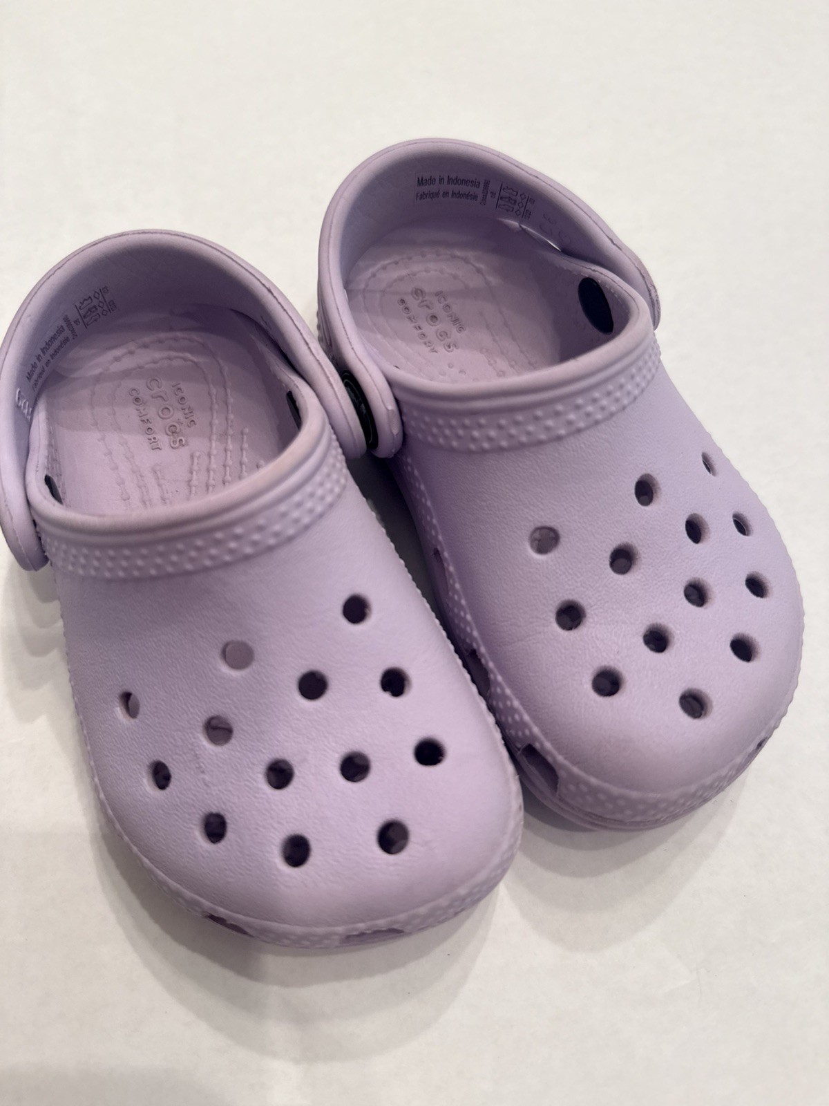 Size C6 Crocs Lavender Purple Pre-Owned Clogs