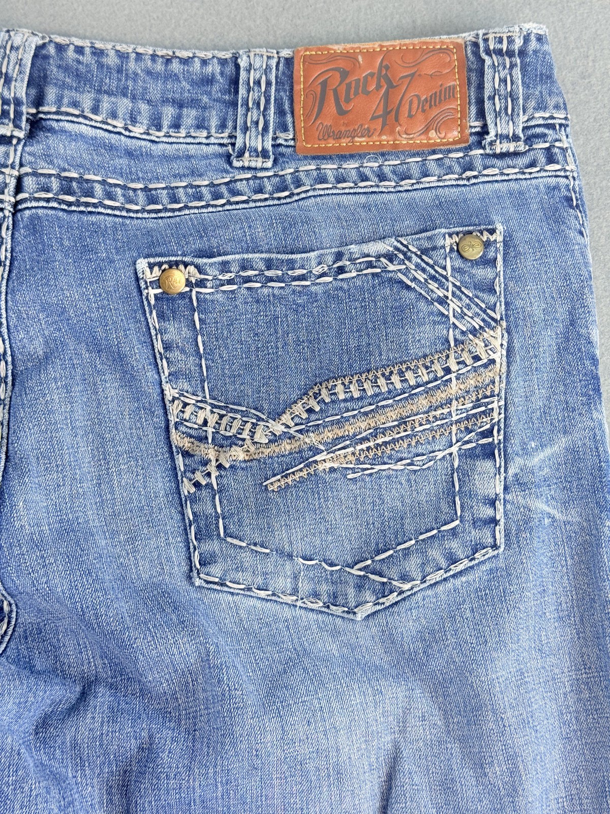 Wrangler Rock 47 Denim Jeans Mens 38×36 Light Wash Blue Slim Bootcut Distressed