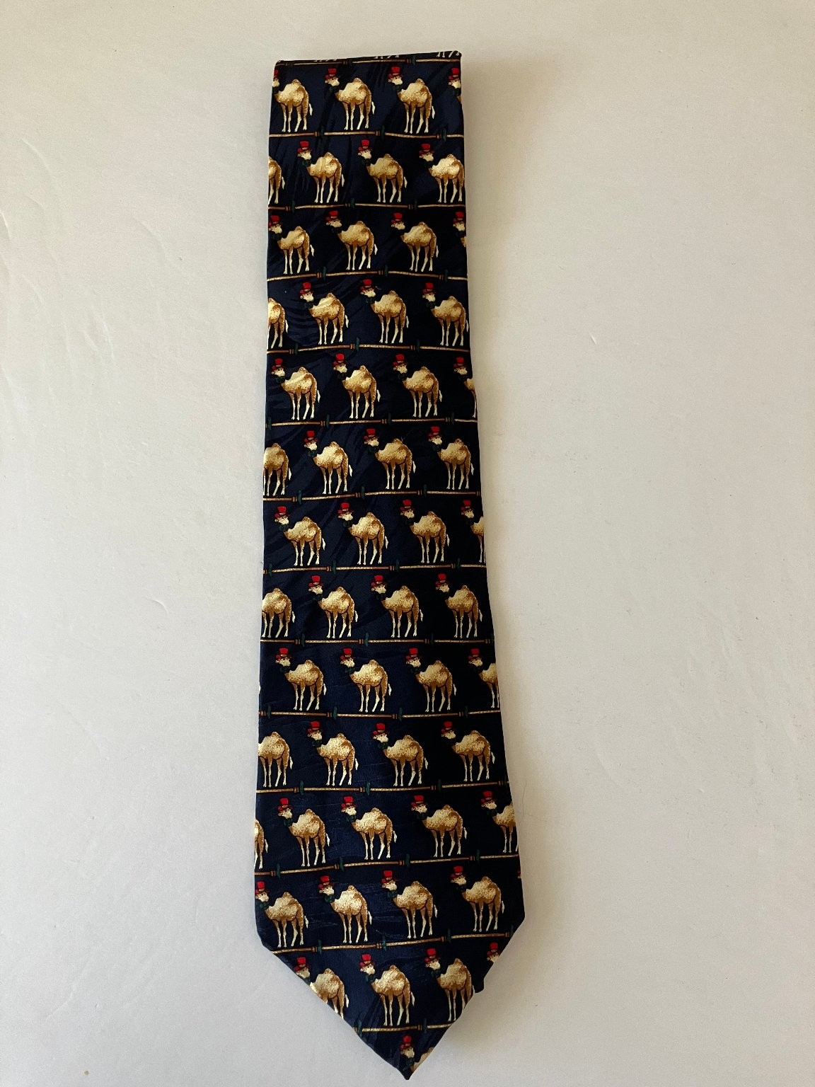 Museum Artifacts Men’s Necktie Tie Multicolor Camel Top Hat Repeat 57″
