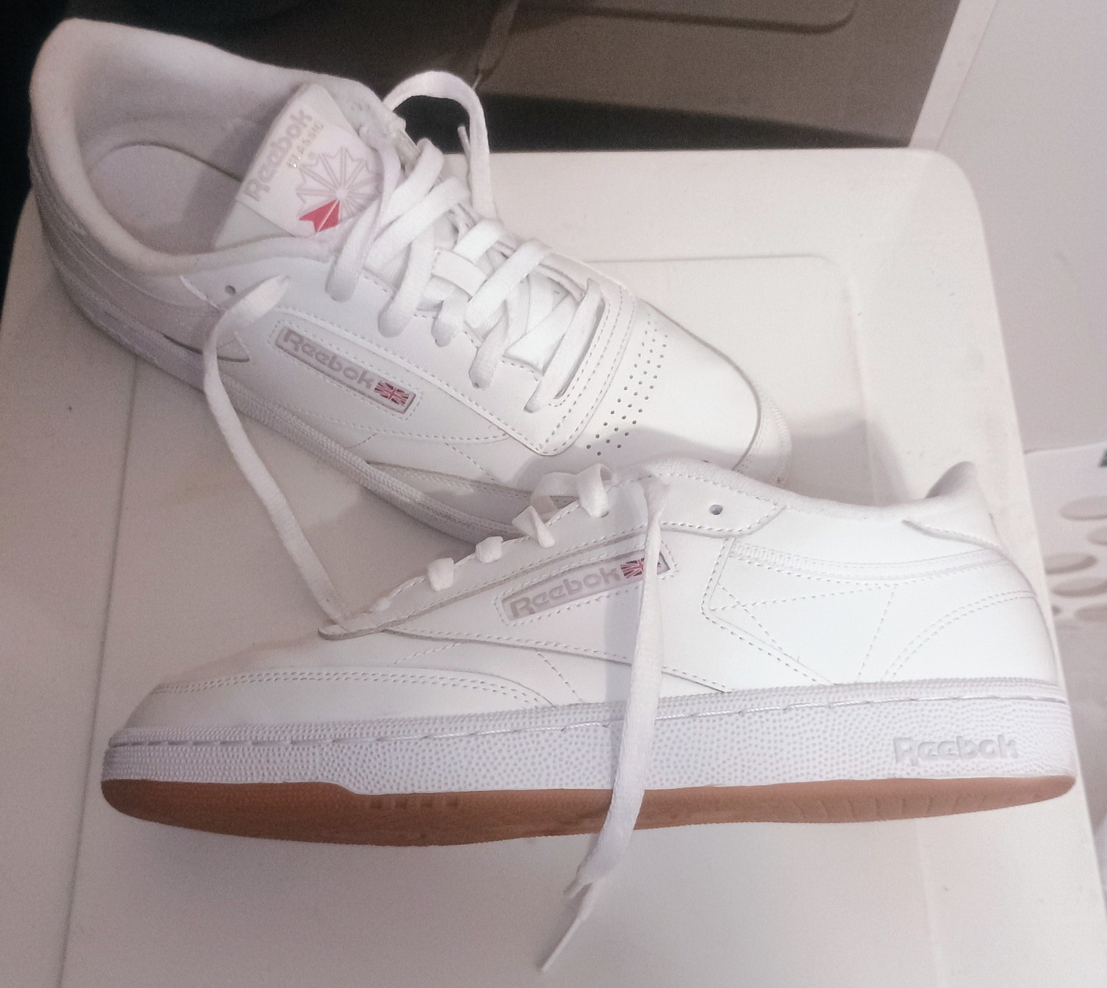 Reebok Classic WOMen’s Low Top Lace-Up Athletic Sneakers White Solid Rubber