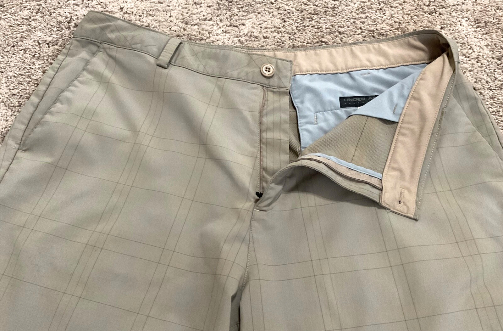UNDER ARMOUR Performance Golf Shorts Mens 38 Length 21″ Inseam 10″ Tan