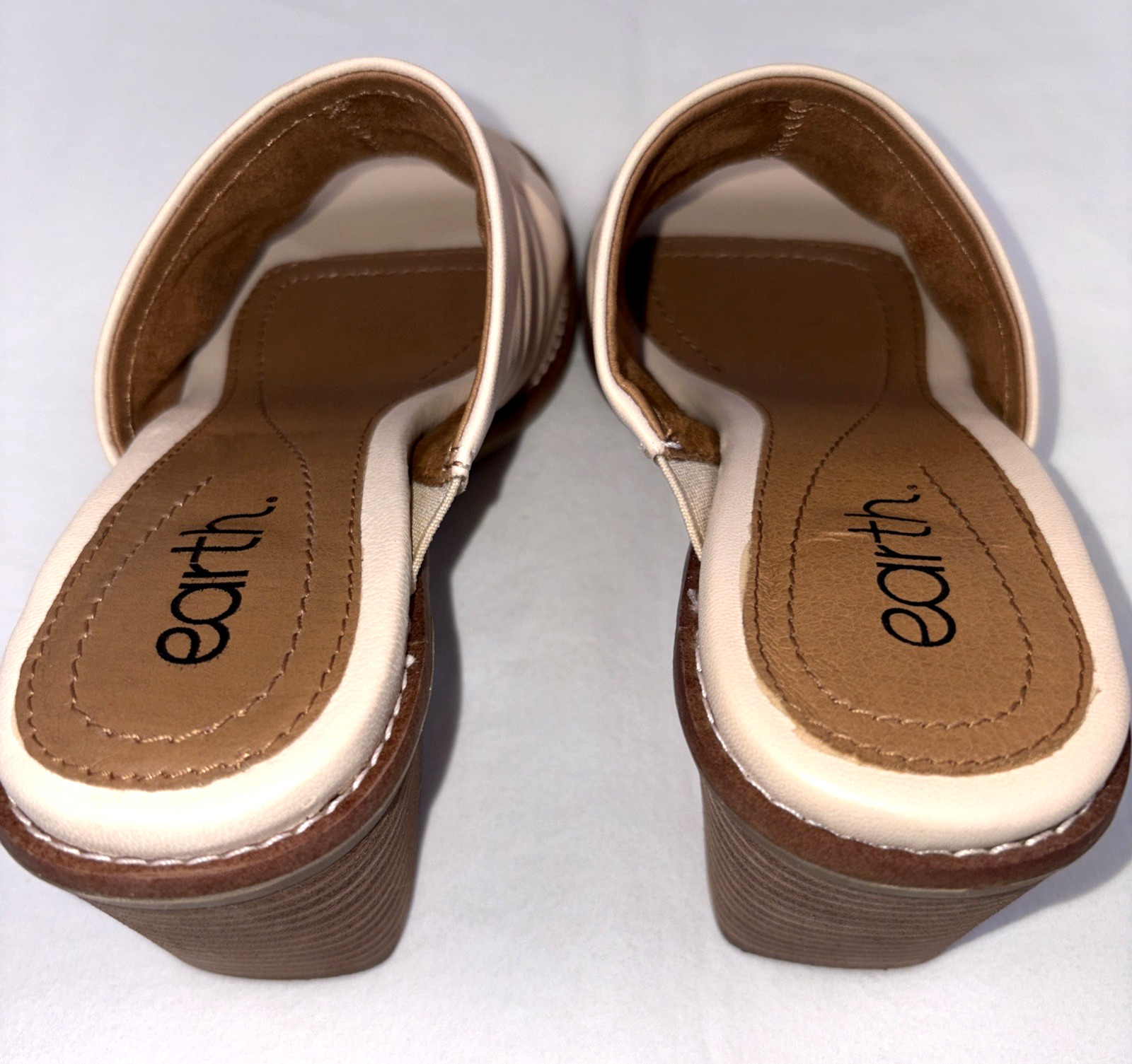 NEW Earth Leather Ruched Light Tan Block Heel Mules Narrow Toe Opening Size 6.5