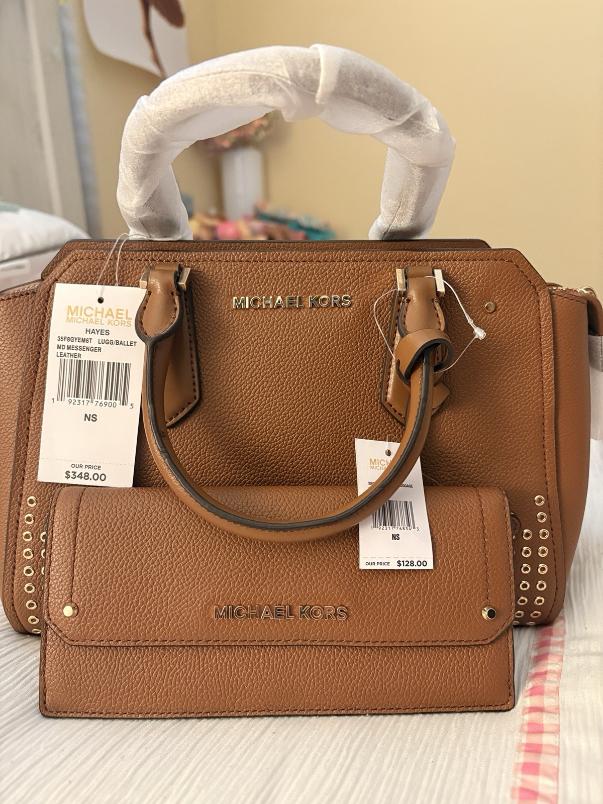 Brand New Michael Kors Hayes Medium Leather Messenger Bag with Matching Wallet