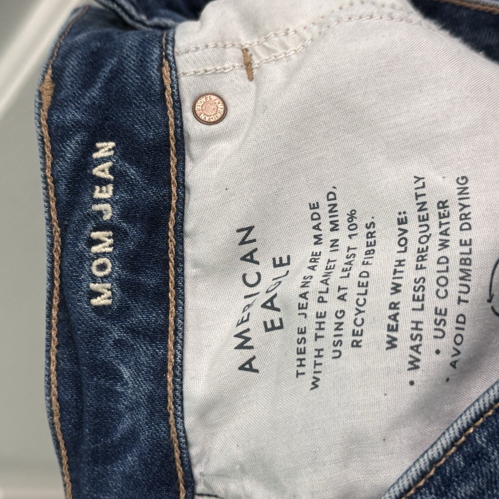 NEW American Eagle Women’s Size 6 Regular Strigid Mom Jeans Blue Denim