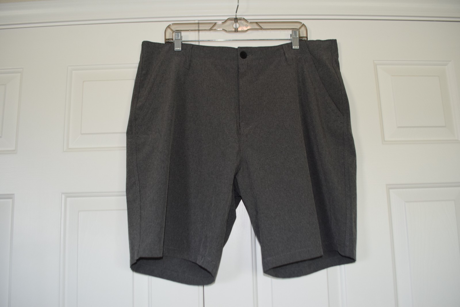 Mens Size 38 Denali Gray Shorts Front Pockets Back Zipper Pocket