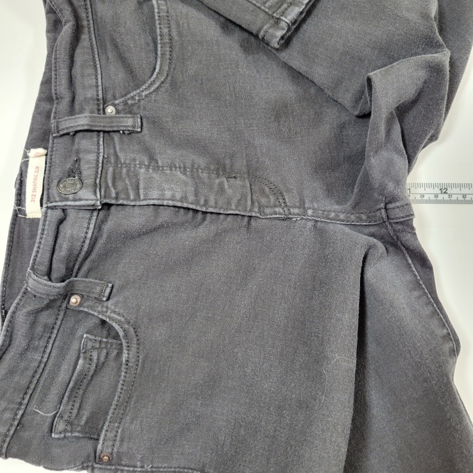 Levi’s 312 Shaping Slim Jeans Womens 29×30 Black Excellent Mid Rise Denim 19627