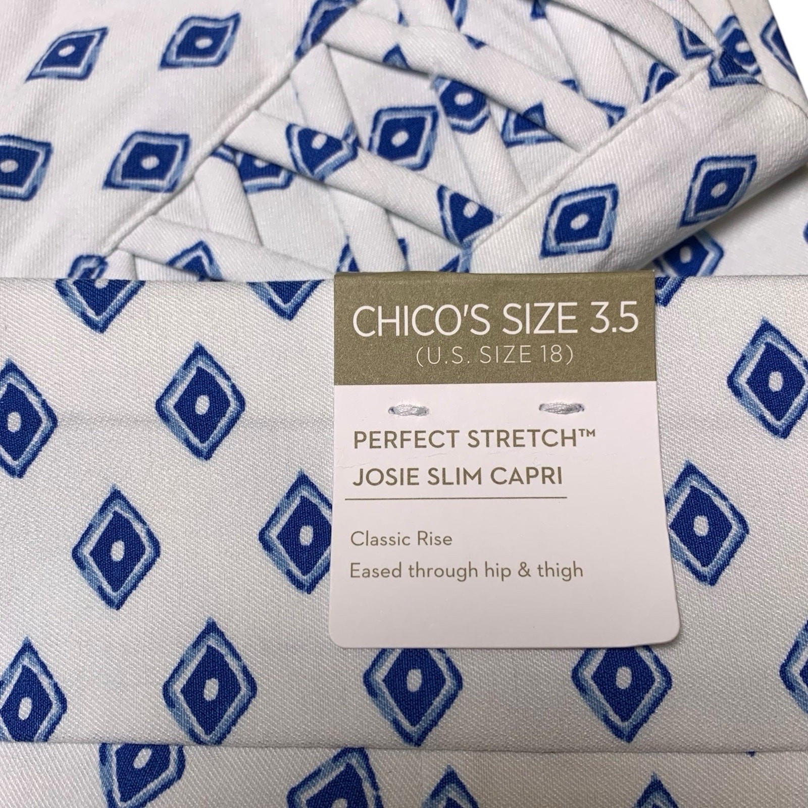 Chico’s Capri NWT Size 3.5 (18) Josie Stretch Capri Diamond Fusion Navy Peony