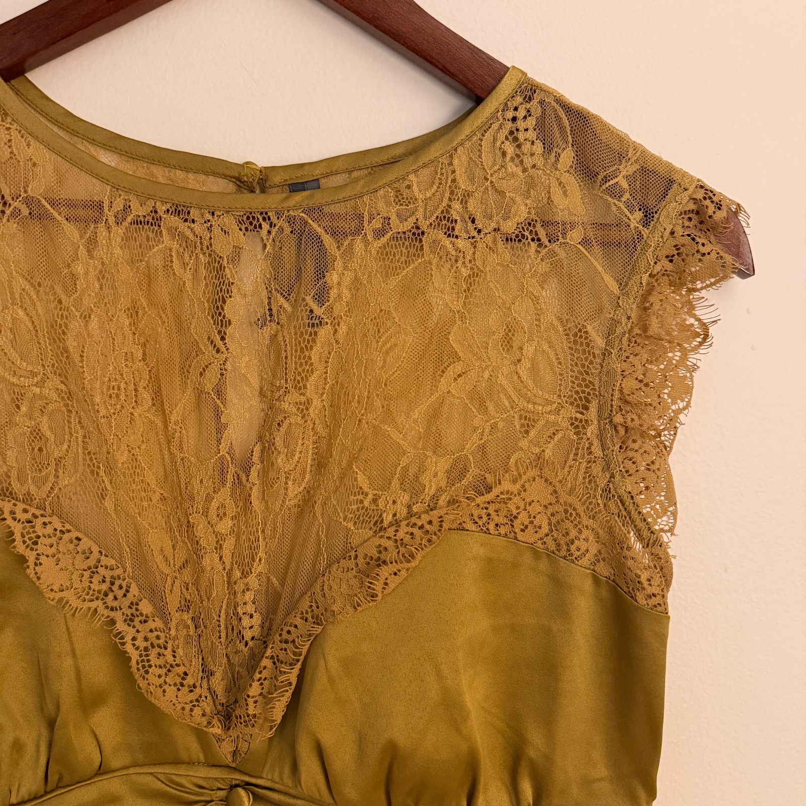 By Anthropologie Olive Green Lace Cap Sleeve Top, Size S Excellent Condition
