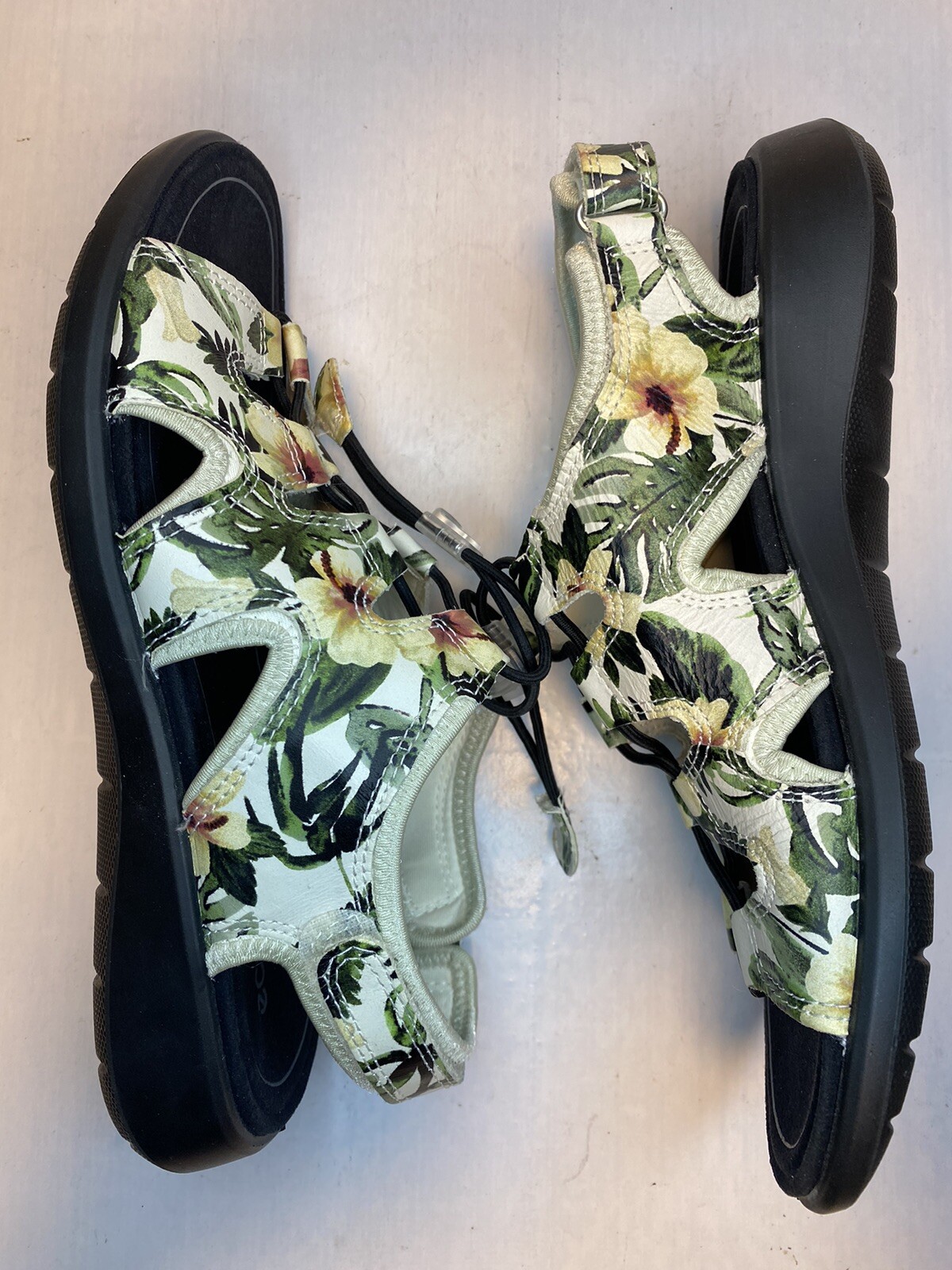 ECCO SOFT 5 Women’s Sandals Size 7 US /38 Cream Floral Toggle Laces Strap Back