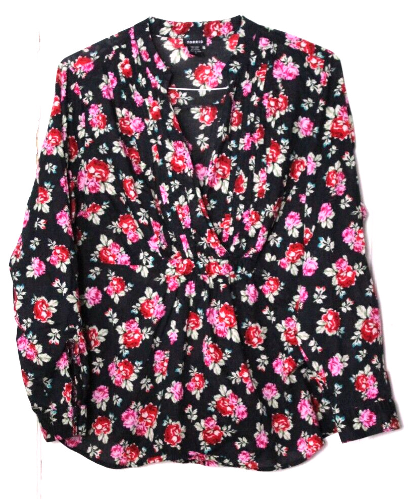 TORRID TUNIC BLOUSE ladies size 2X black red green rose print long sleeve pleats
