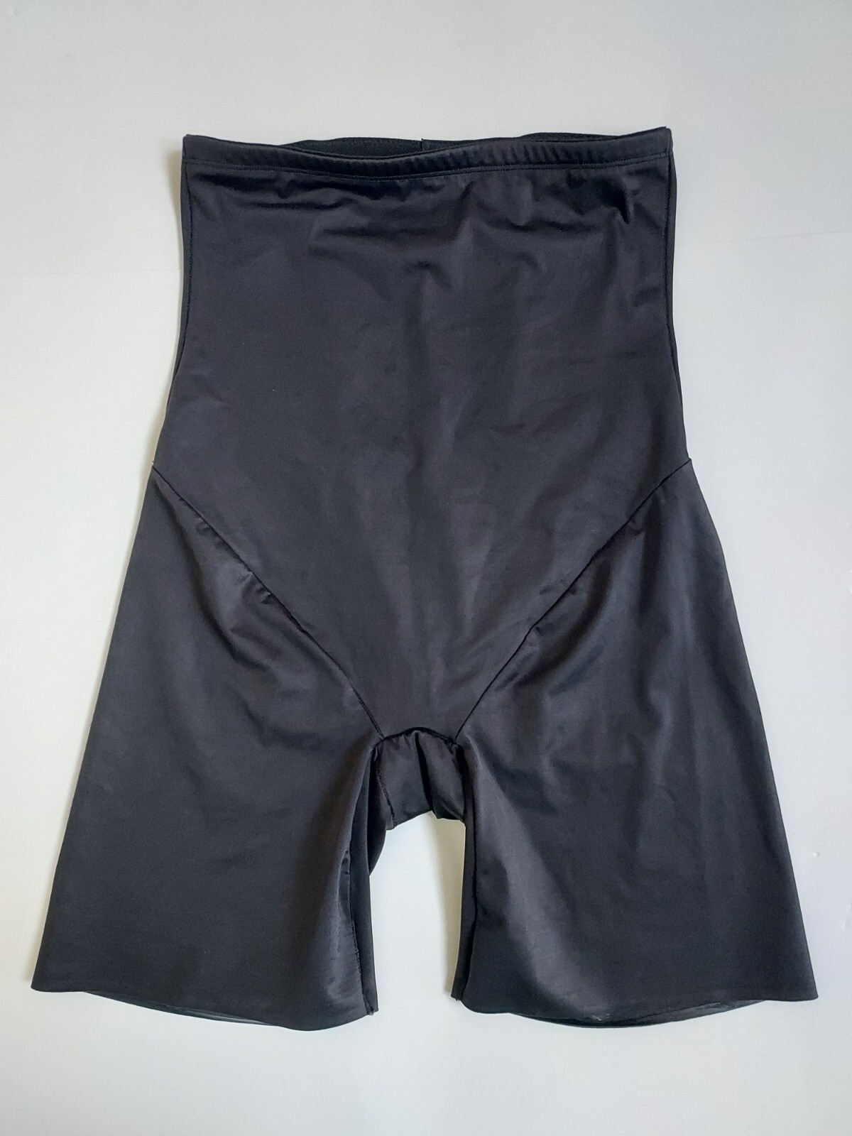 NWOT Black Slimshaper By Miracle Brands Tailored Back Magic Thigh Shaper Size M