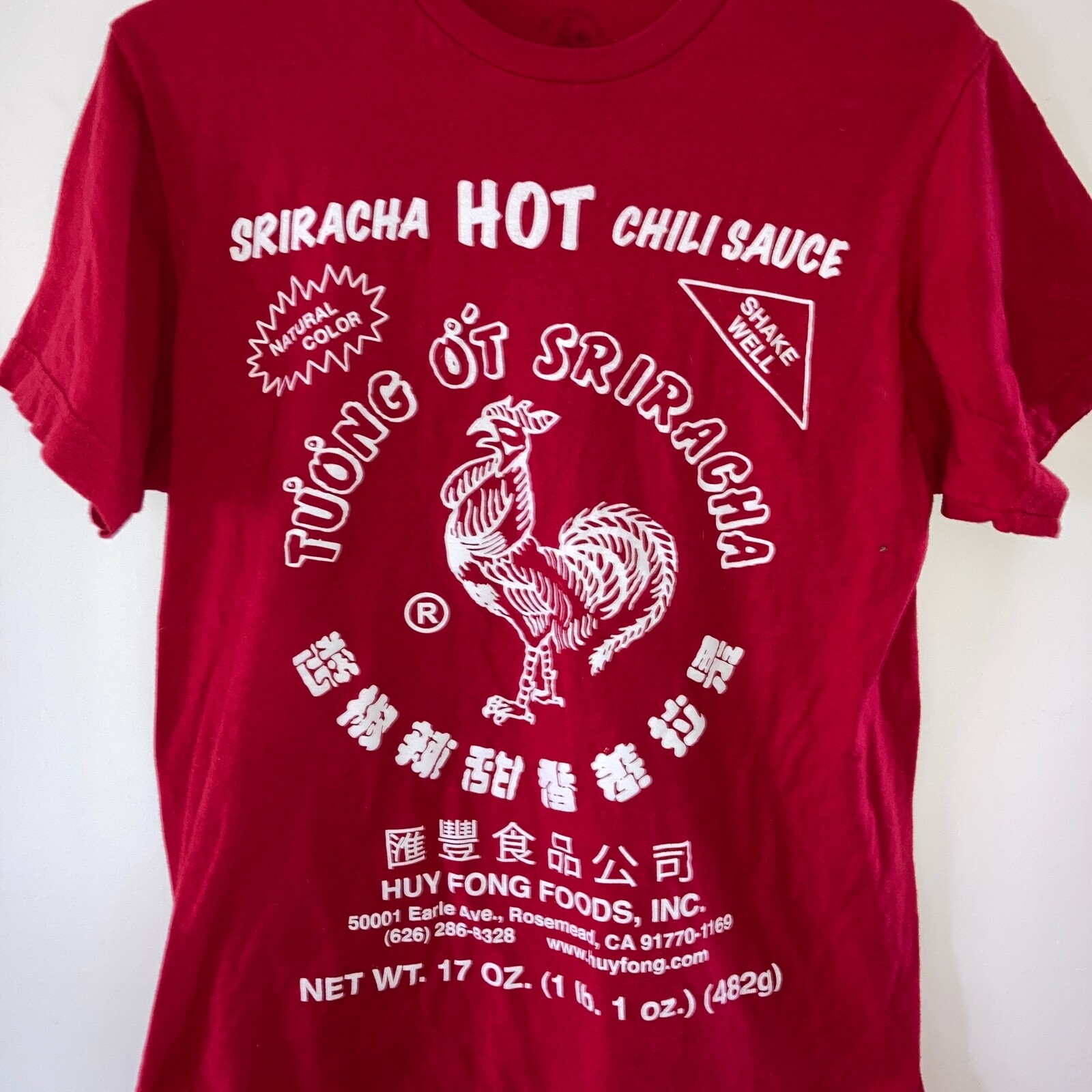 Sriracha Hot Chili Sauce Red Rooster Huy Fong Foods Cotton T-Shirt Womens Sz M