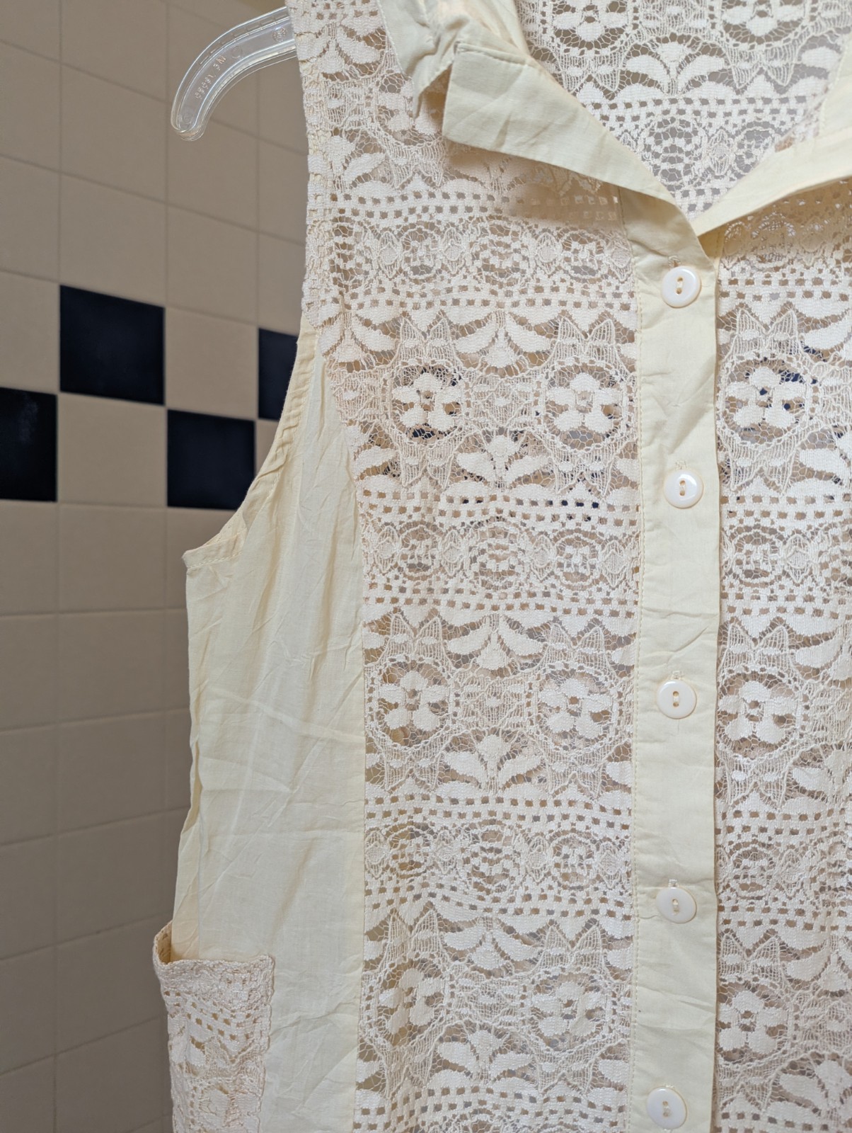NWOT Cream sleeveless button up top with lace panels Size M