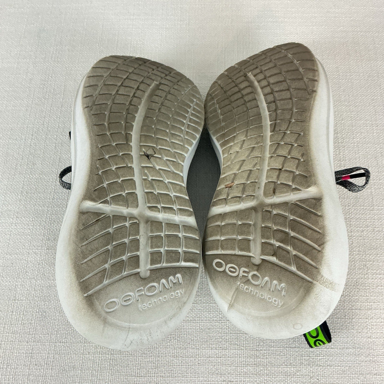 OOFOS Womens Size 6 Sneakers Black OOmy Stride Recovery Comfort Walking 04012024