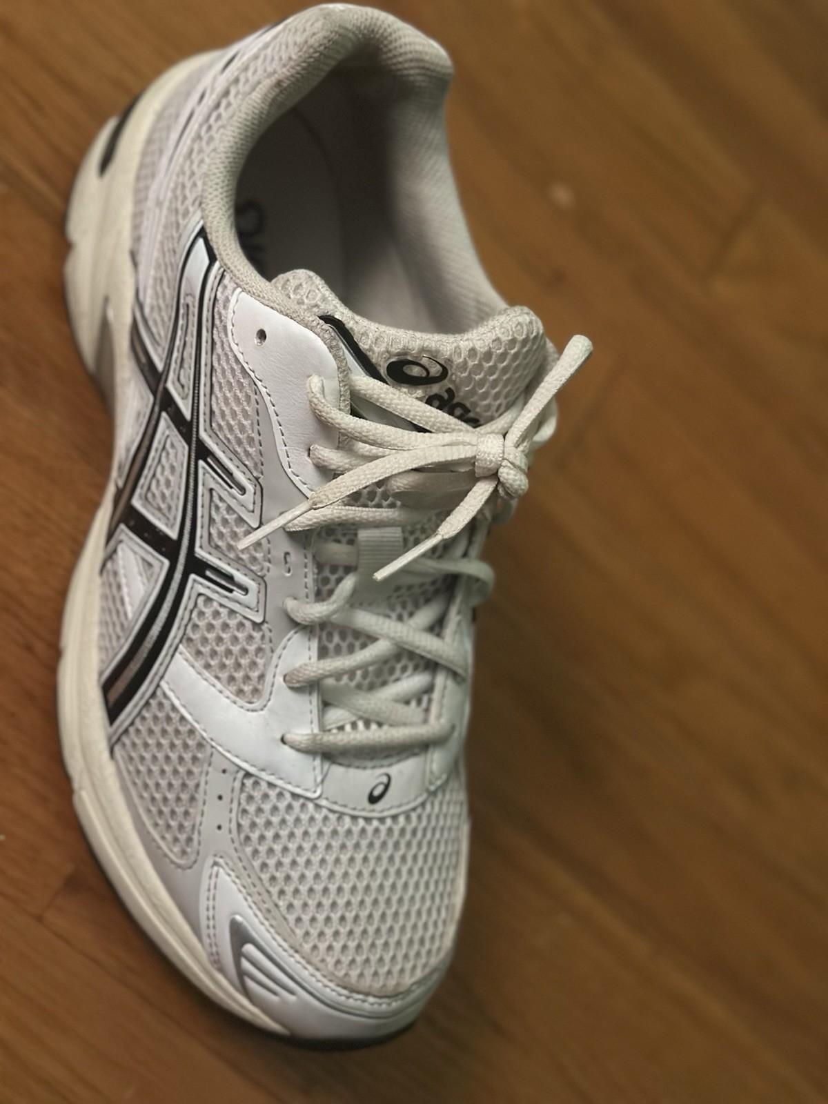 ASICS Running Shoes White Gray Mesh Men’s Size 9.5 Comfortable Athletic Sneakers