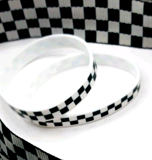 Skater Bucket Hat Checkered Reversible + 2 Silicone-Rubber Checkered Bracelets