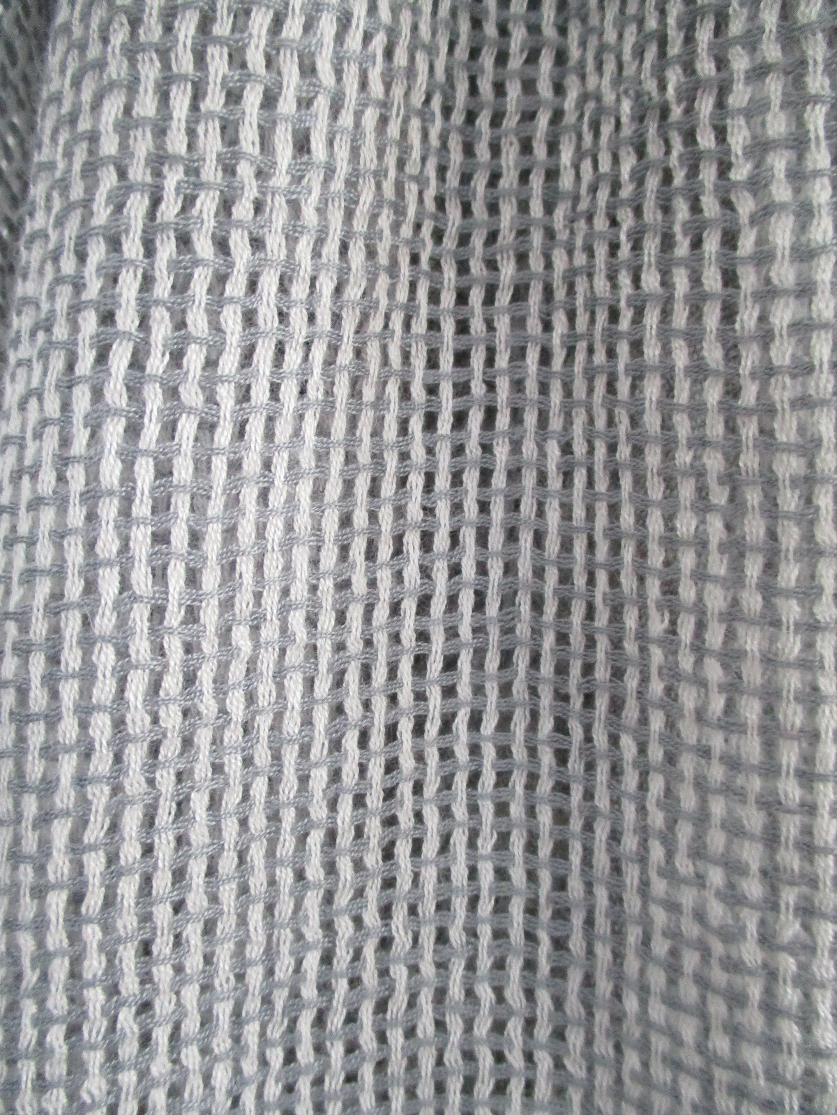 Maurices Scarf / Scarve Gray & White Pompoms 18″W X 75″ L 100% Rayon EUC
