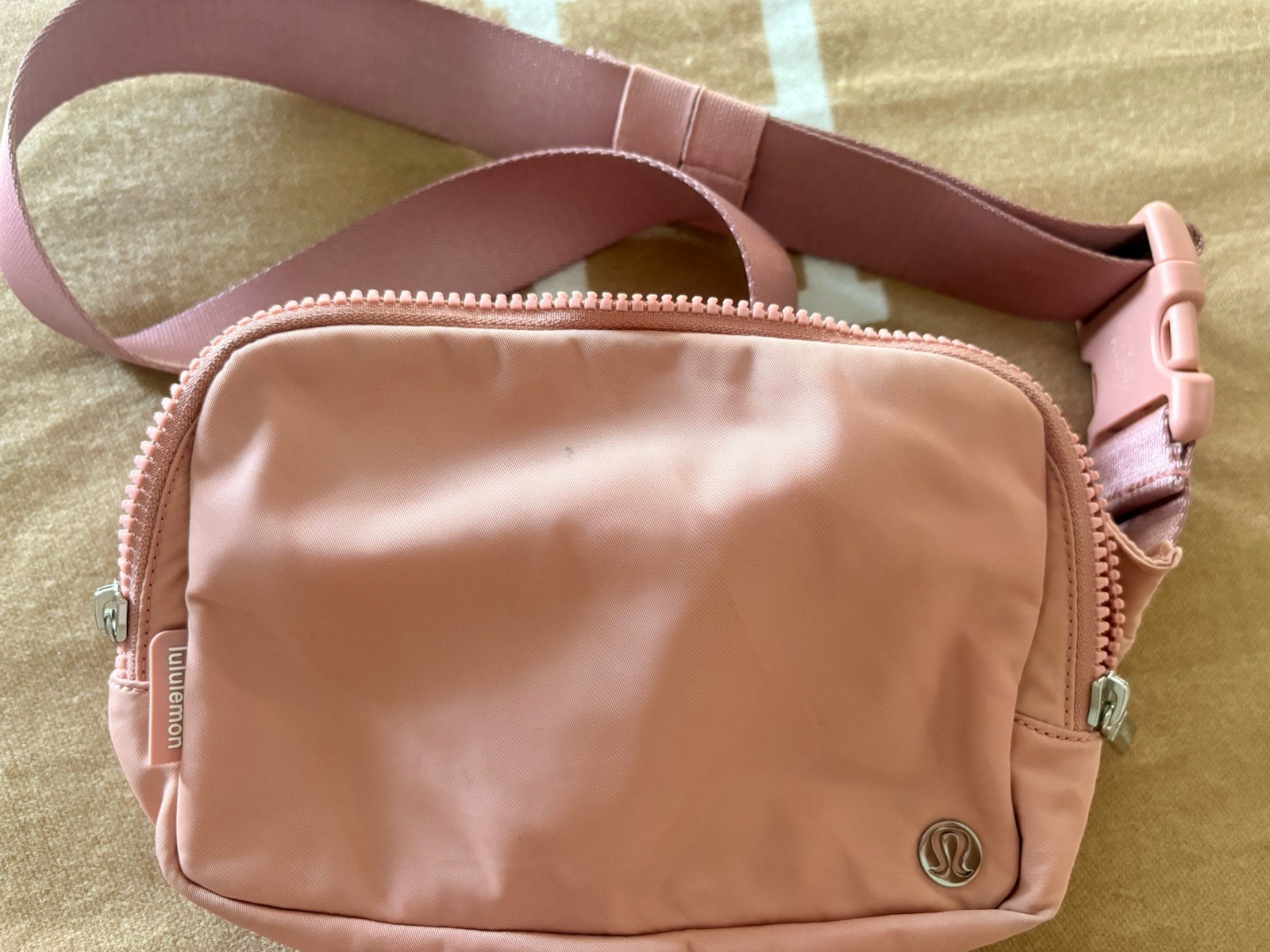 Lululemon Everywhere Belt Bag Pink Lychee/Raspberry, 1L