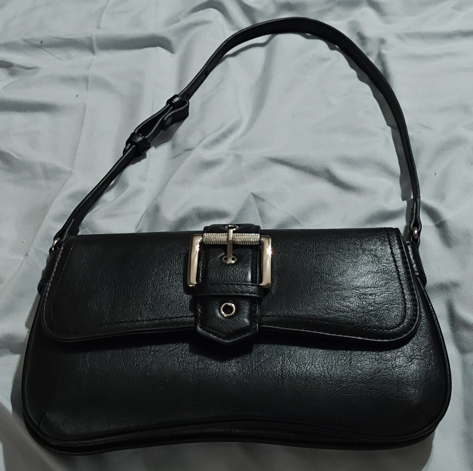 Steve Madden Black Small Shoulder Bag Buckle Accent Magnetic Closure Strap