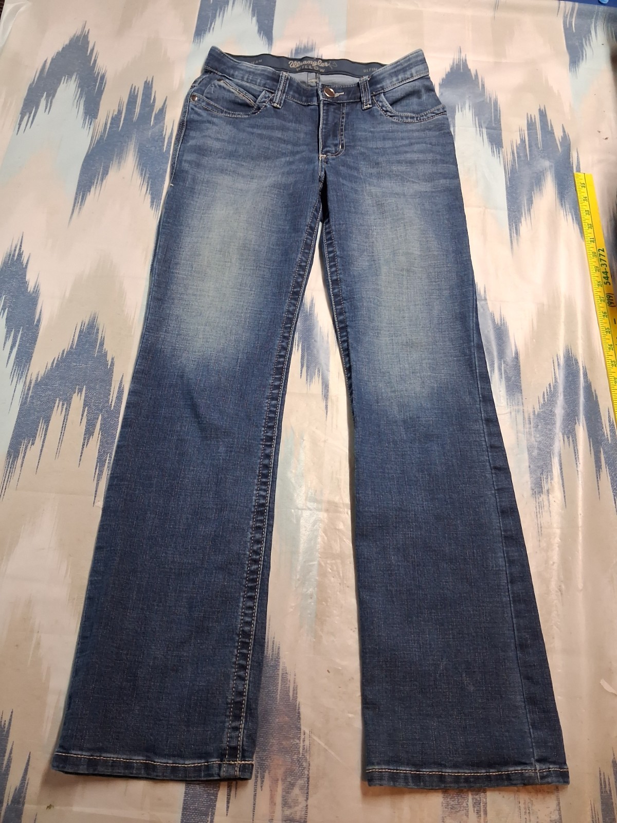 Wrangler Willow Ultimate Riding Jeans Measure 28×31 Boot Cut Medium Wash