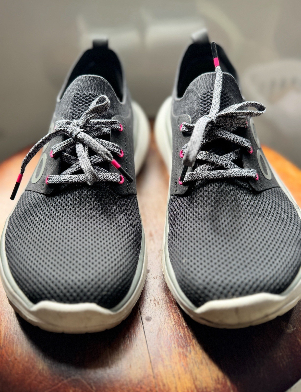 Oofos Women’s Size 8 Oomy Stride Black White $160 MSRP