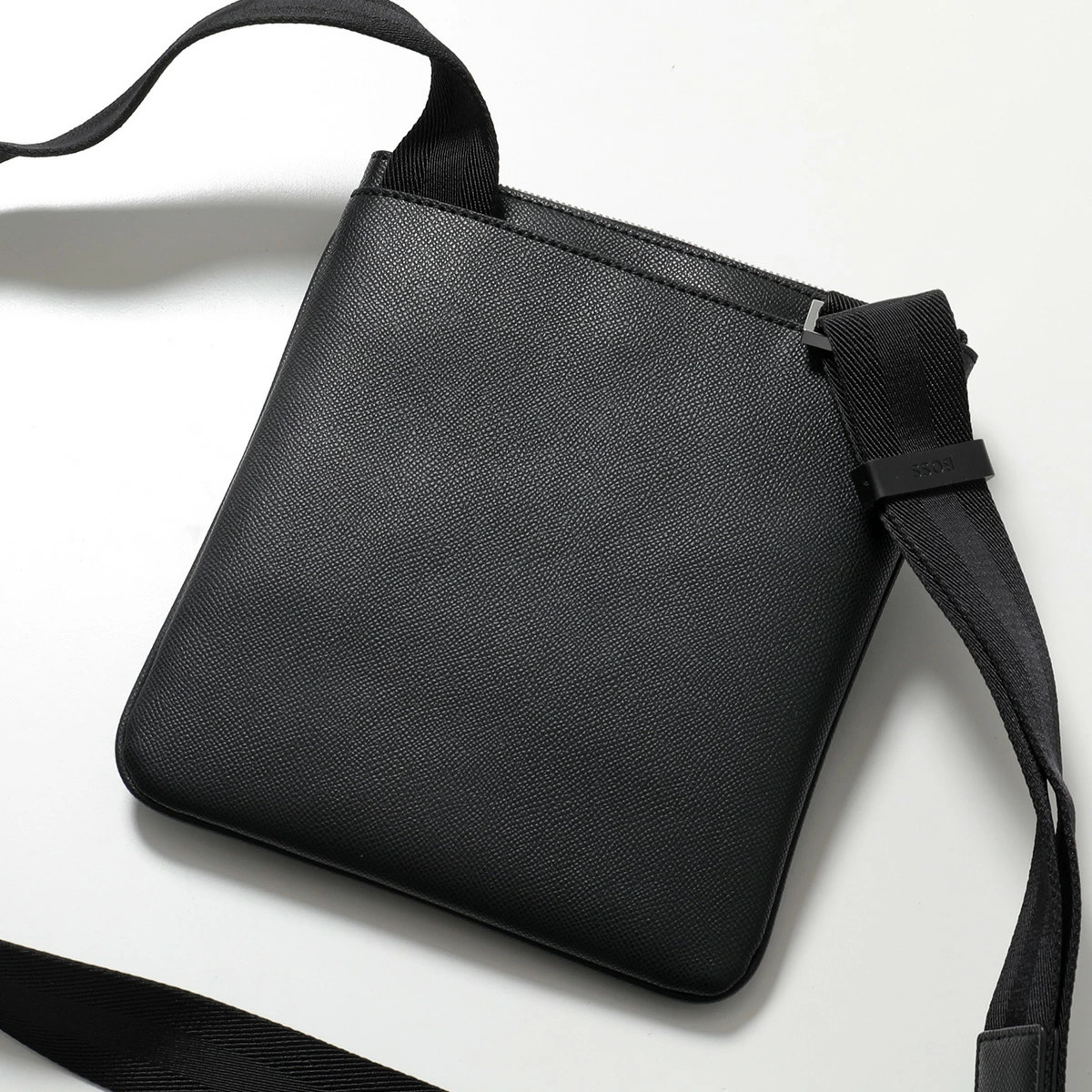 HUGO BOSS Daxter Envelope Shoulder Bag Men’s Eco-Leather Metal Logo Bag 001