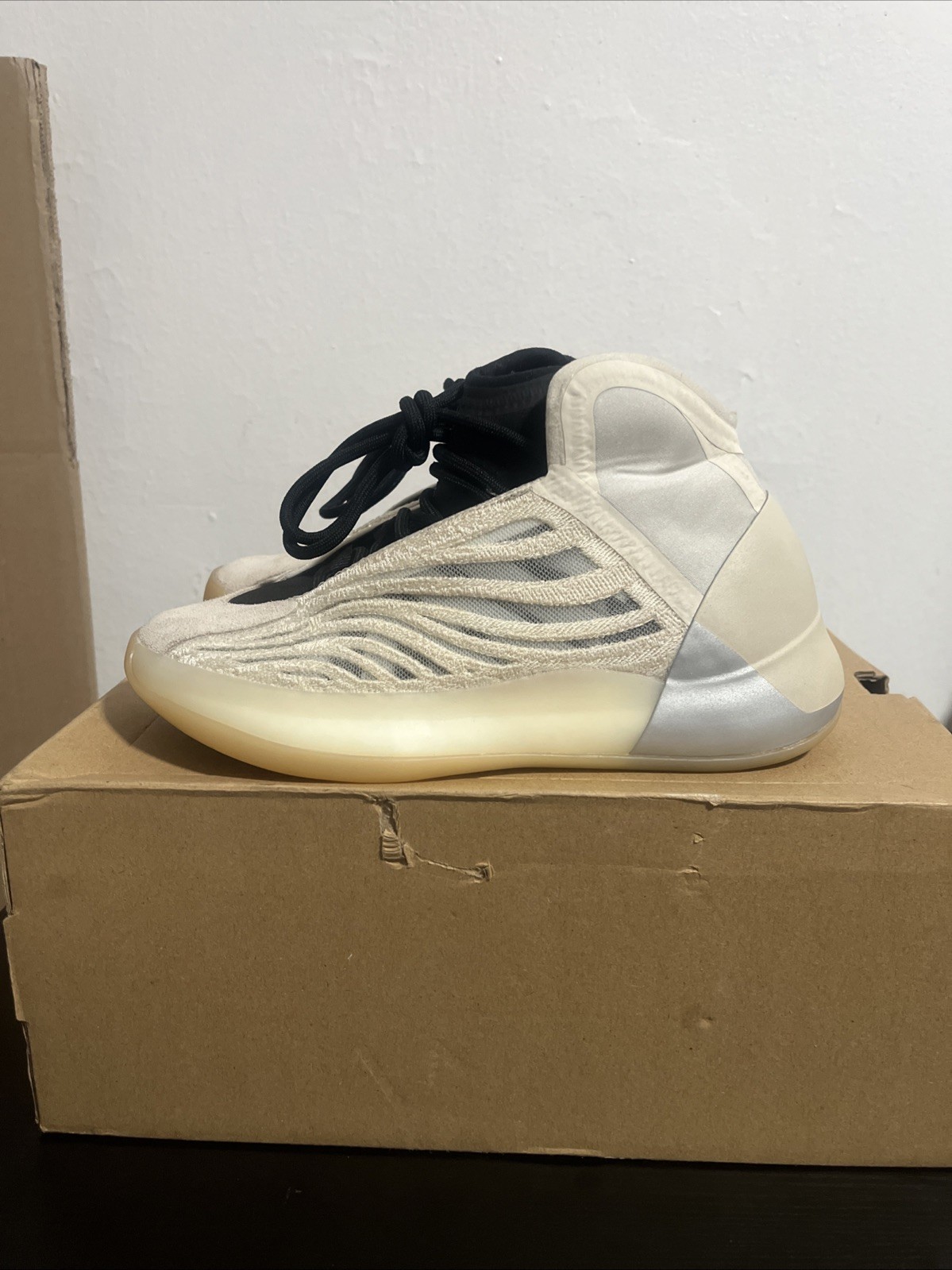 Size 4 – adidas Yeezy Quantum Mist Slate