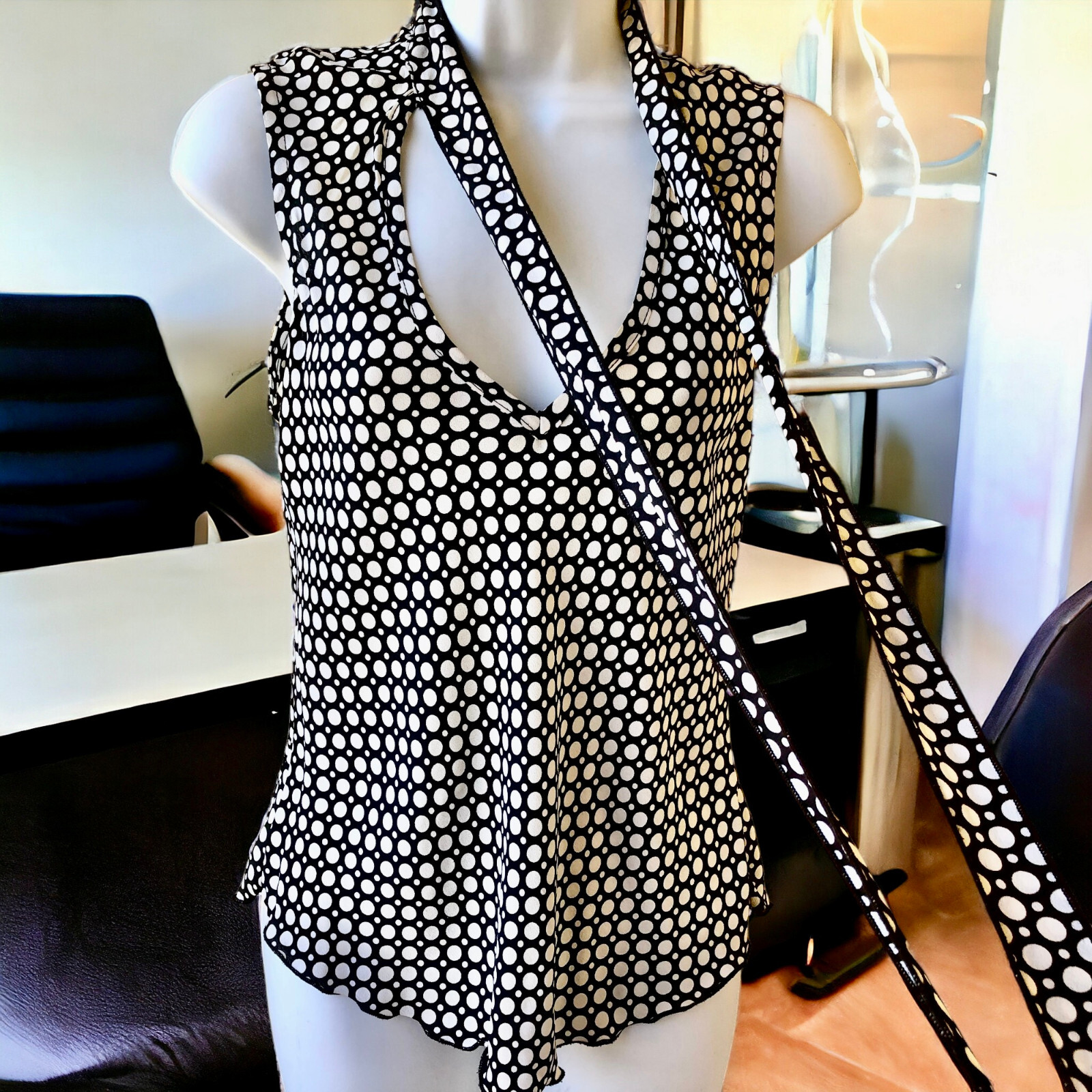 Urban Outfitters Sleeveless Top Blouse Womens size Medium Poka Dot Neck Tie