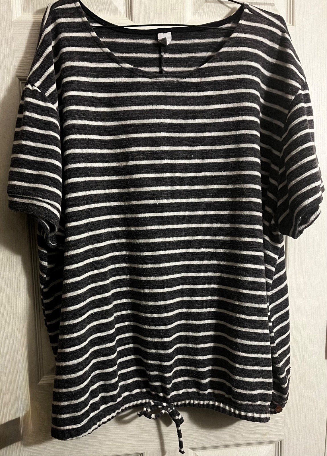 LIVI Lane Bryant Gray w Cream Stripes Short Sleeve Knit Shirt Women’s 30/32