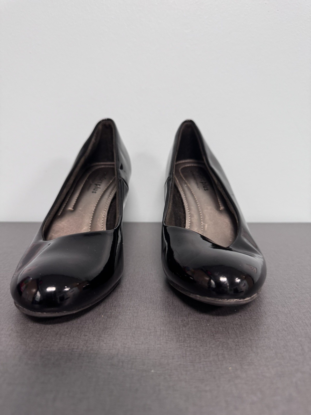 Comfort Plus by Predictions Black Patent Mid Heel Pumps Size 5.5