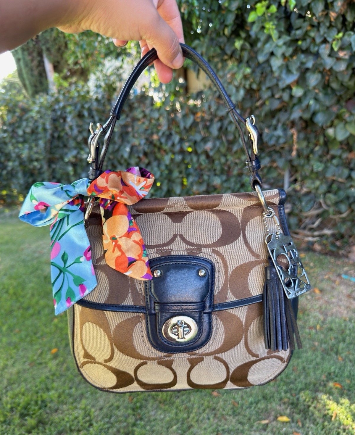 Coach Signature Logo Turnlock Shoulder Bag Medium Detachable Strap Tassel