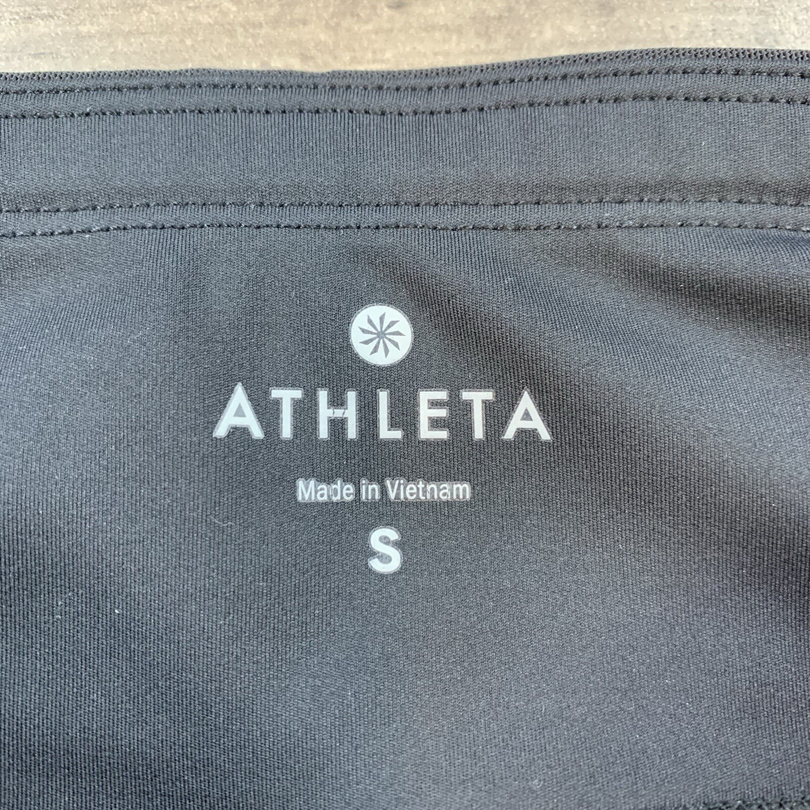 Athleta Laser Mesh Sonar Capri Leggings Women’s Small Black Activewear Workout