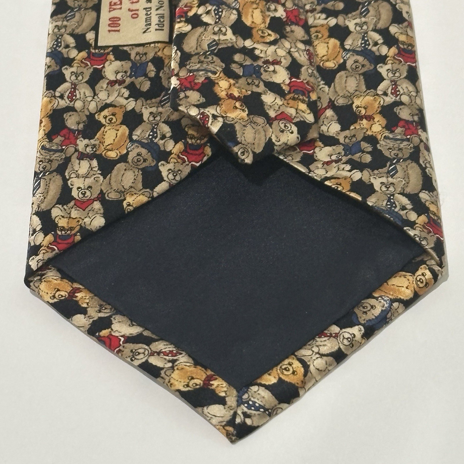 Museum Artifacts Tie Necktie Teddy Bear 100 Year Anniv. 2002 Approx. 59″ x 3.75″
