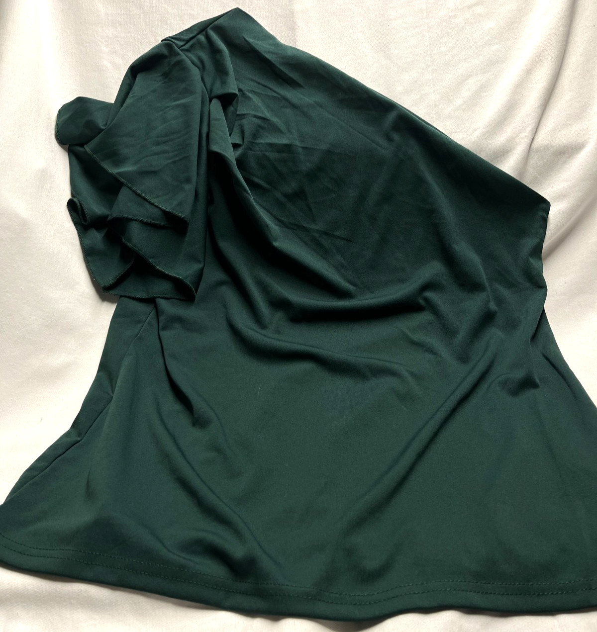 Lot 4809- Women’s LYANER Green one shoulder top – Size XL