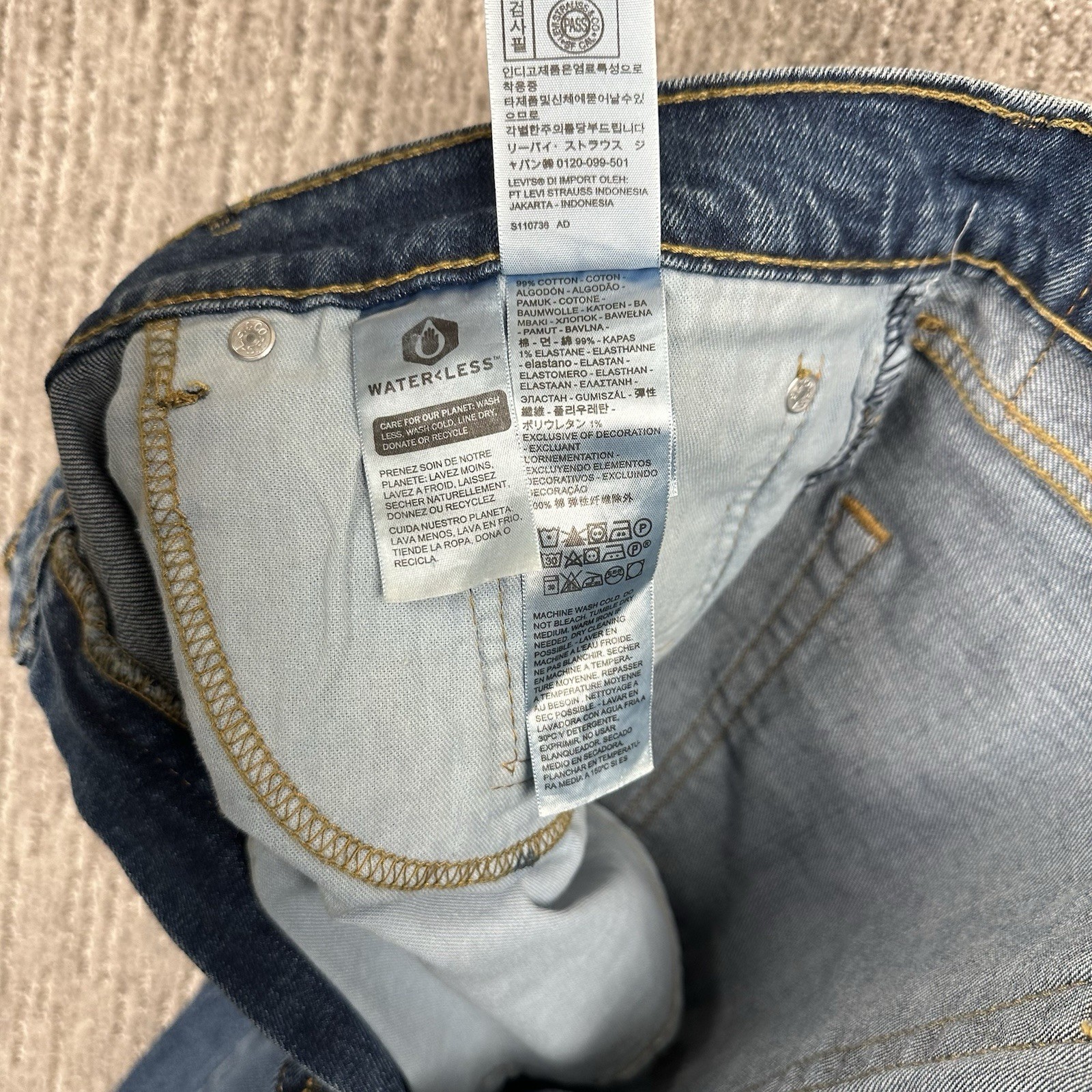 NWT LEVI’S 505 Regular Size 40 x 34 Medium Wash Room At Thigh Men Jeans MSRP $69