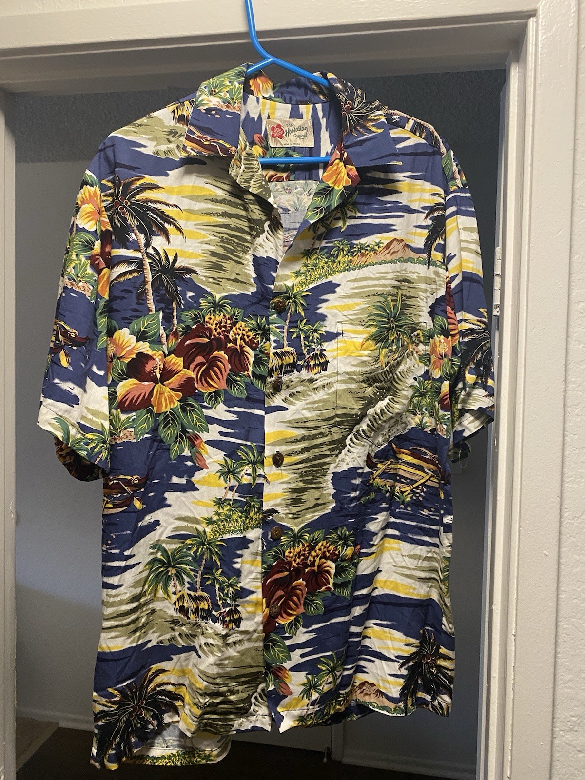 hilo hattie hawaiian shirt vintage Mens Small Short Sleeve 100% Rayon Tropical