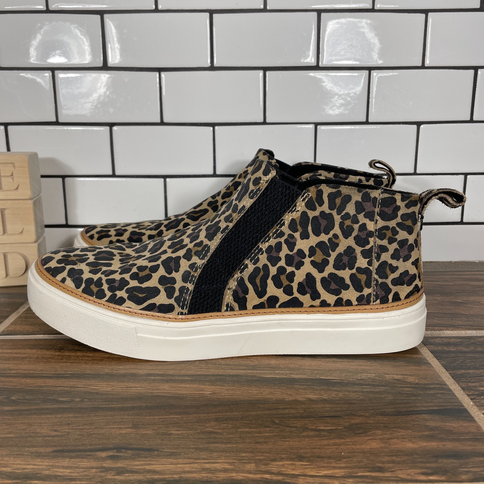 TOMS Bryce Shoes Womens Sz 9.5 Tan Classic Leopard Printed Suede Slip On Sneaker