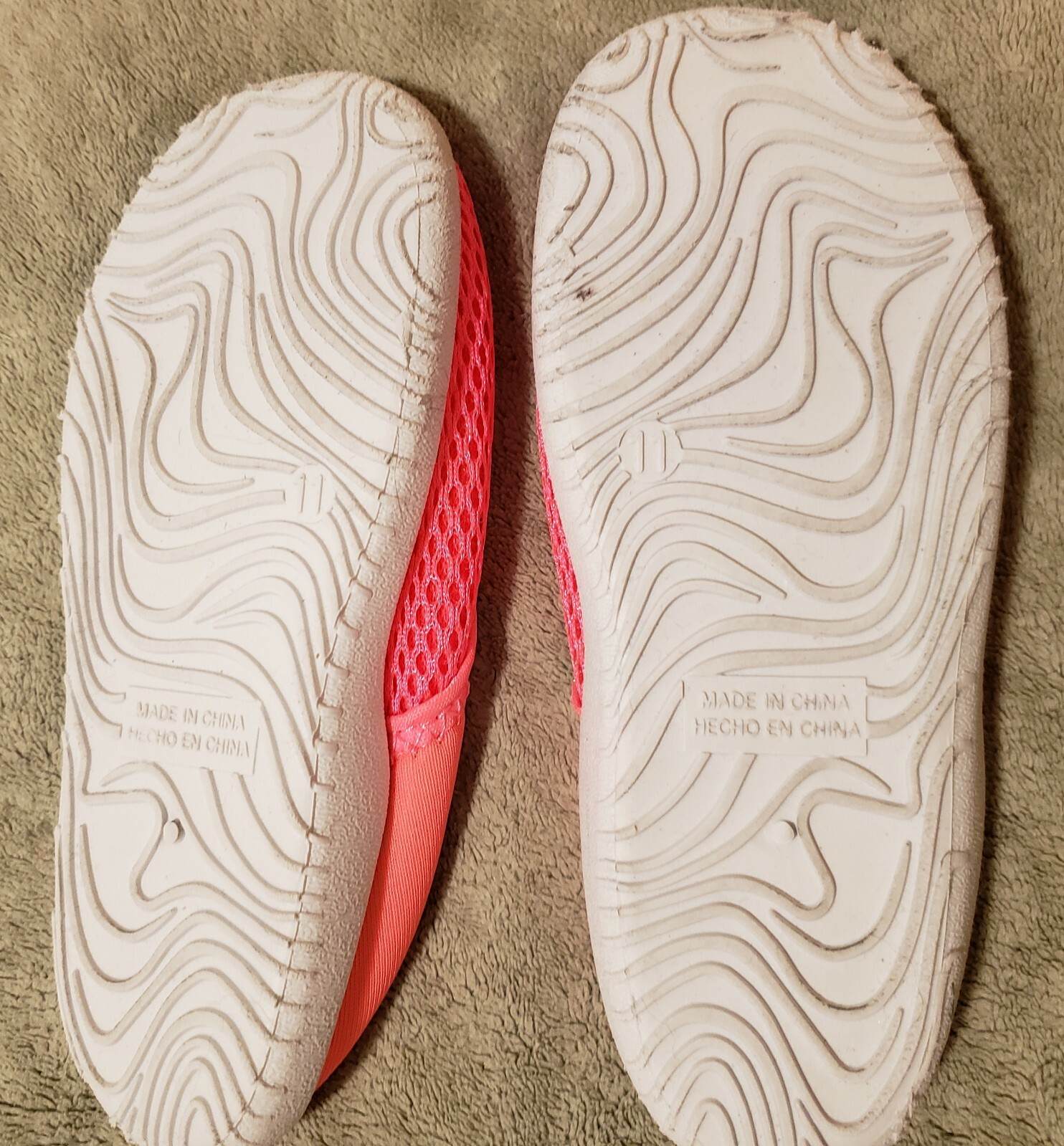 Used toddler girl LOT: OLDNAVY mermaid water shoes size 11; H&M cat hat size 3-4