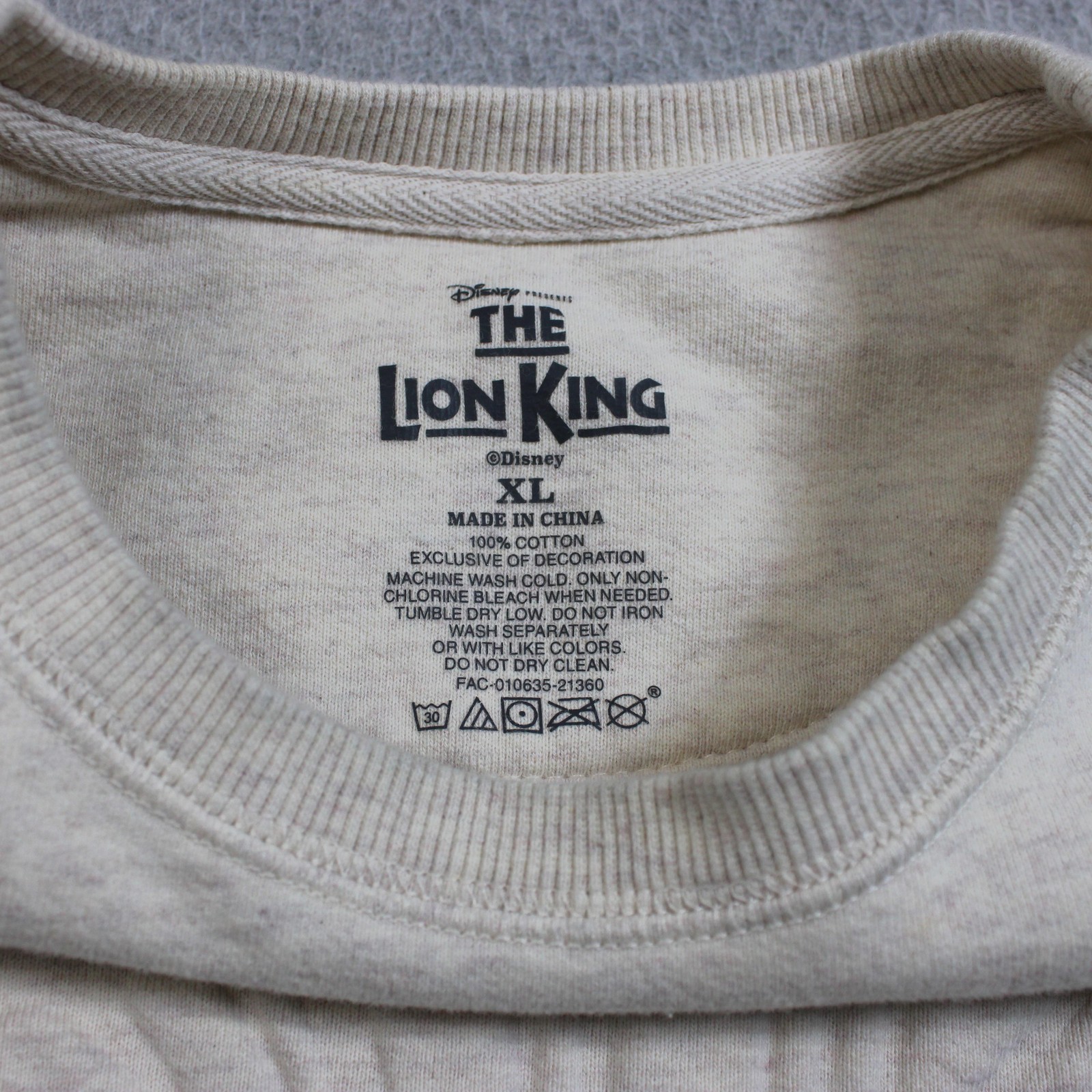 Disney Lion King Sweatshirt Mens XL Beige Tonal Lion Fleece Pullover Musical