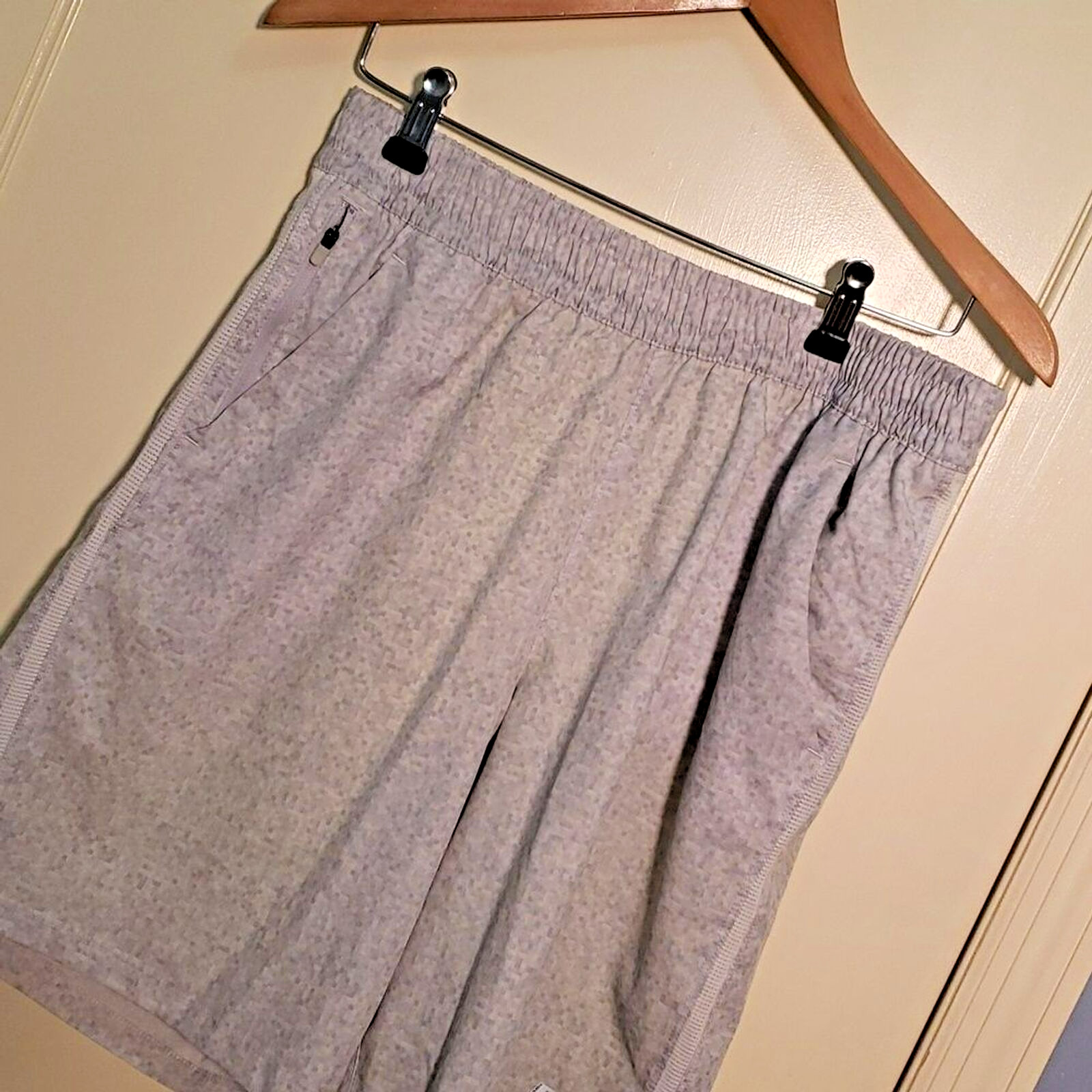 Russell Training Fit Men’s Light Gray Shorts, Size Medium (32″ – 34″ Waist)